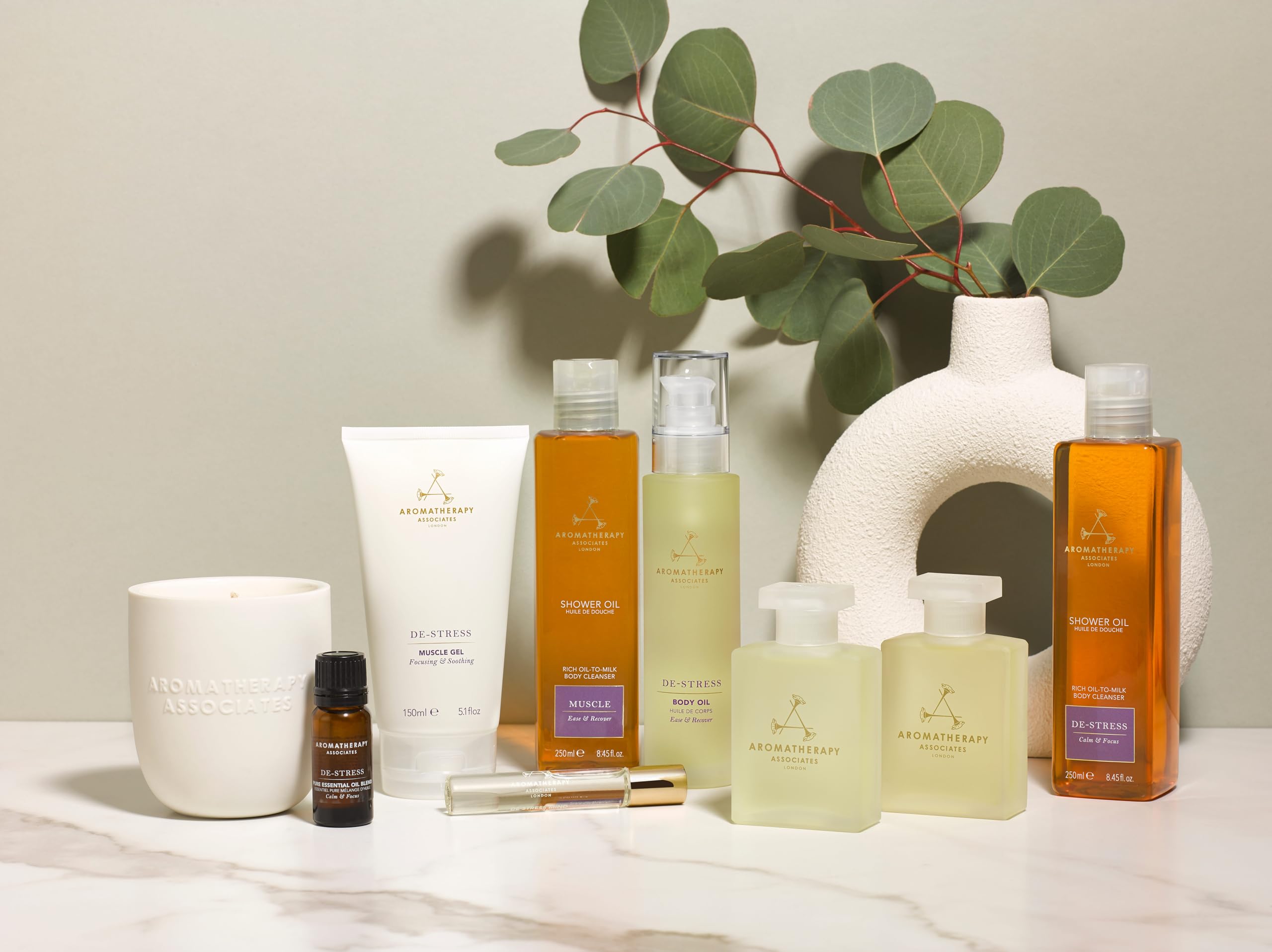 Aromatherapy Associates Bade- und Duschöl, Luxus-Spa, natürliches Bad, Badeöl, vegan, tierversuchsfrei, umweltfreundlich (De-Stress-Muskelbad- und Duschöl, 55 ml)