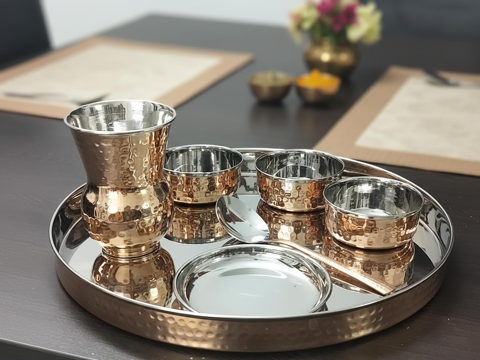 Thali en acier inoxydable et cuivre de style indien traditionnel de haute qualité
