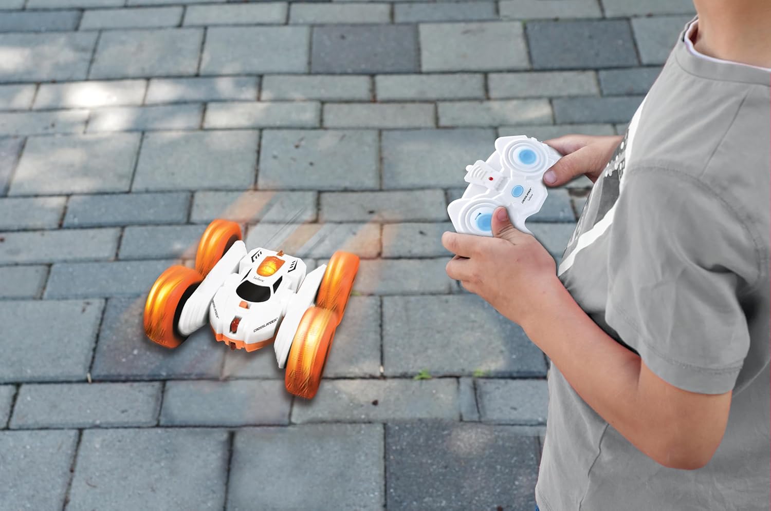 LEXiBOOK- Crosslander Luminous Terrain Car, Wrist Remote, Rechargeable, Electronic Action Kit, White/Orange, Color