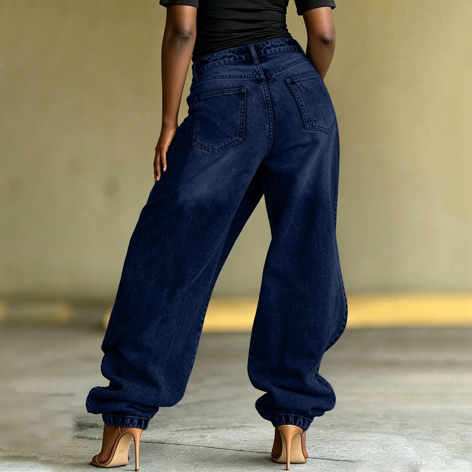 Pantalon en Denim à Jambes Larges et Confortables, avec Un Design à Plusieurs Couches et Une Finition délavée, idéal au Quotidien pour Un Confort Moderne.