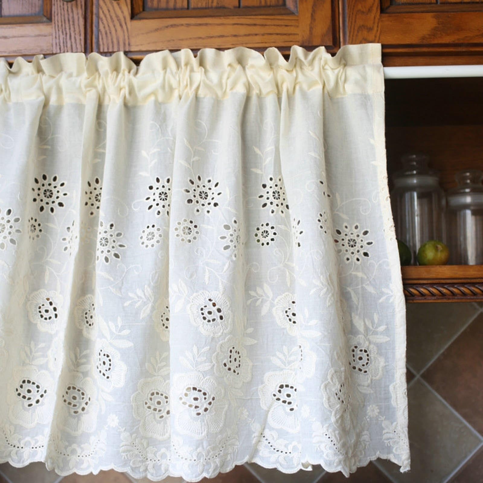 Rideau brise-bise beige floral pour fenêtre de cuisine
