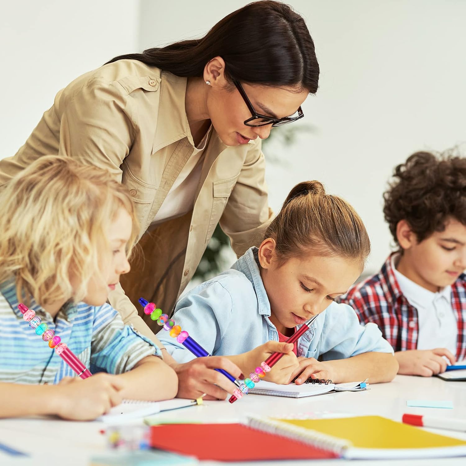 Outus 150 Pcs Beadable Pen Kit Bulk Colored Plastic Ballpoint Pens with Refills Craft Gift for School Office Teachers