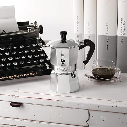 Miniatura 6 de Bialetti Moka Express #06799 - Máquina para hacer café espresso de 3 tazas y #06960 Bialetti, seis juntas de repuesto y dos placas de filtro de