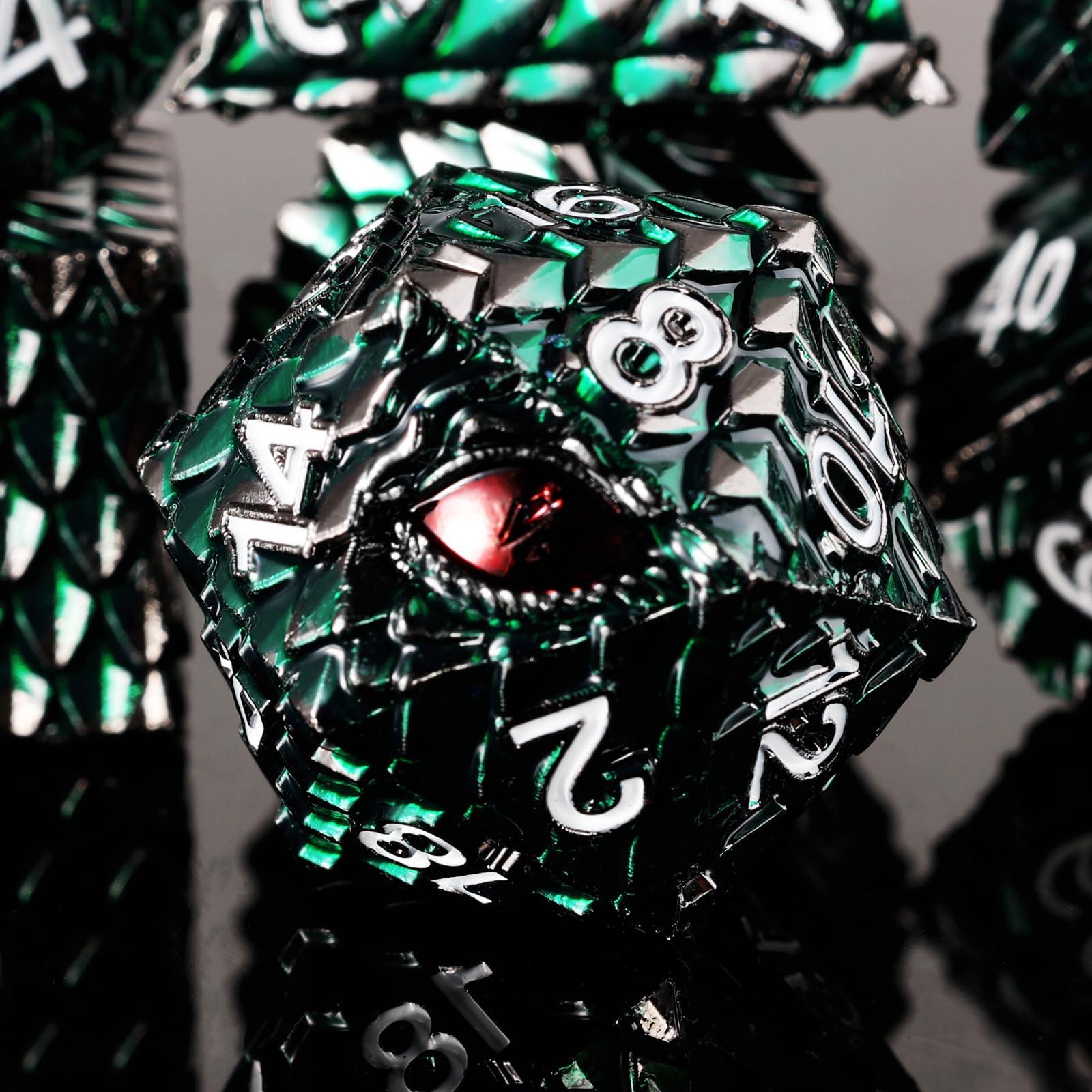 Lot de 7 dés en métal D&D – Jeu de dés DND métalliques en forme d'écailles de dragon, œil-de-dragon avec étui cadeau granuleux pour jeux de table Donjons et Dragon (écailles de dragon vert foncé et