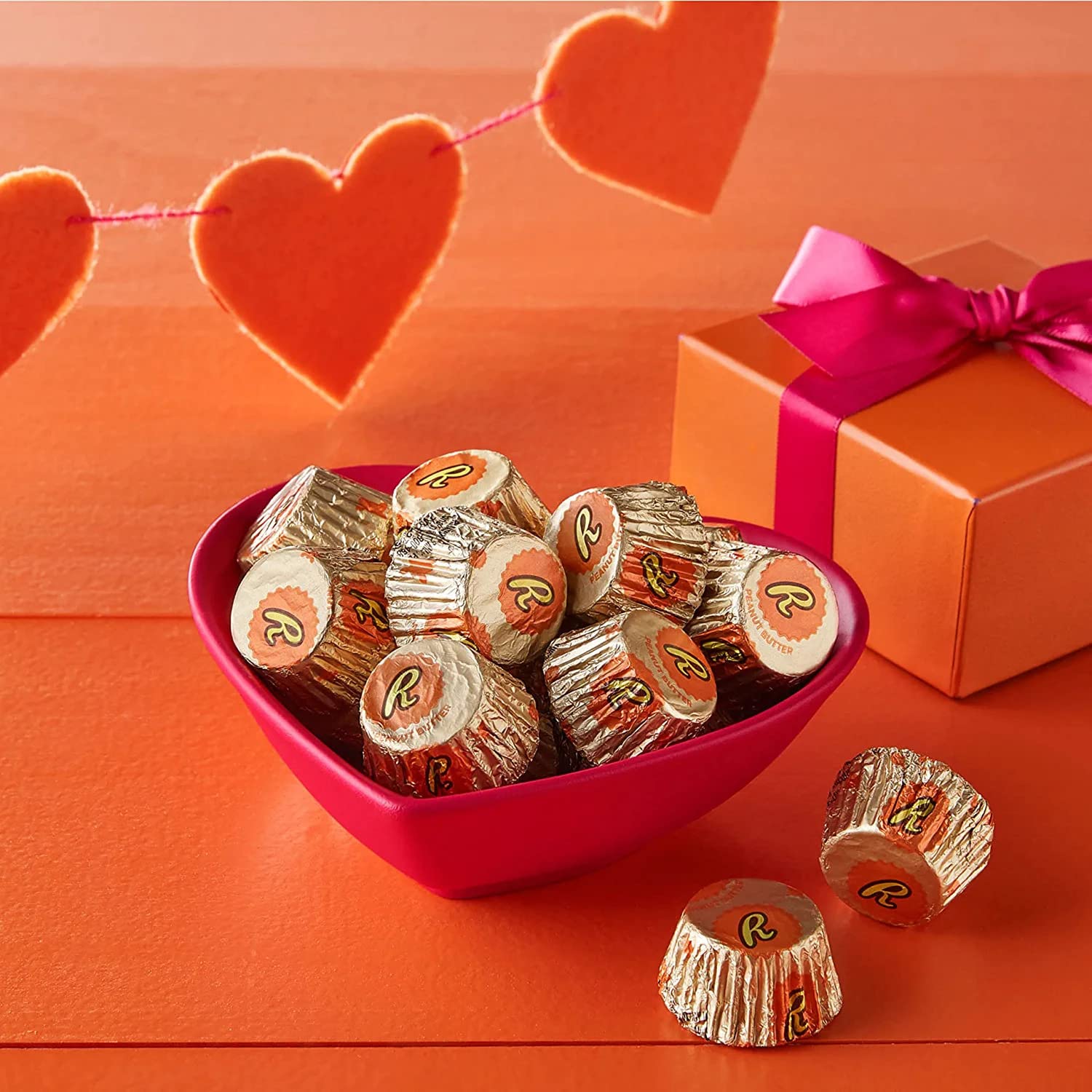 CHAIN & JO SWEETS REESESMiniatures Milk Chocolate and Peanut Butter Cups Candy, Gluten Free, Individually Wrapped, 5LB Bulk Party Pack (5 Pounds) 80.0 Ounce