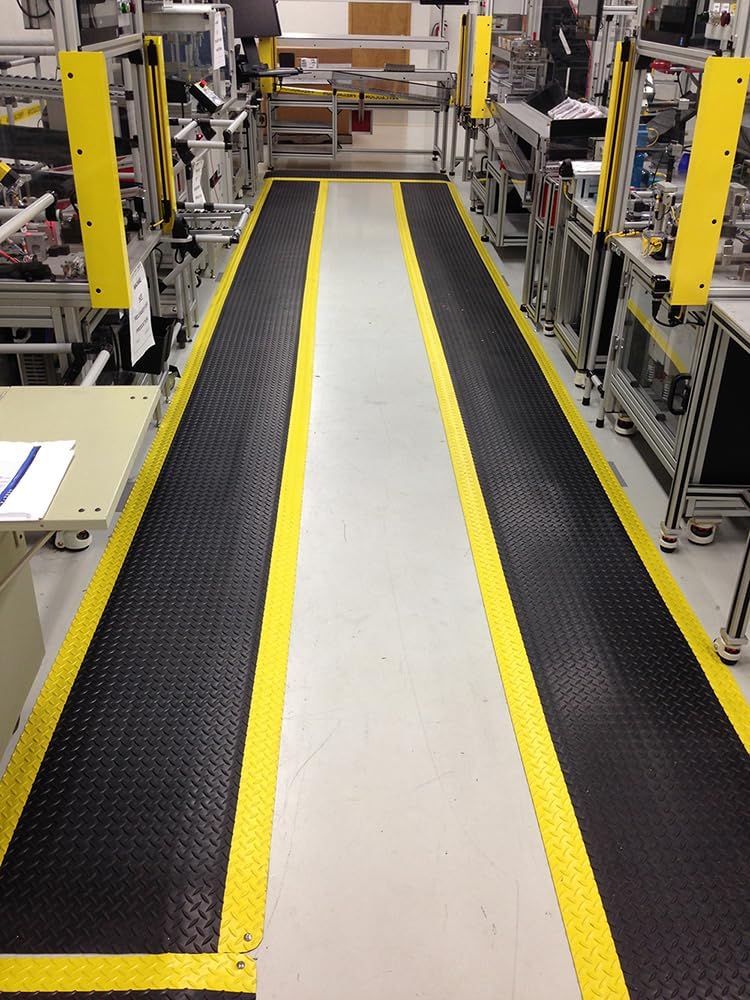 Wearwell Diamond-Plate Select Mat - Black/Yellow. Anti-Fatigue Workstation Mat. 3' W x 5' L x 9/16" Thickness. PVC Vinyl Surface with PVC Sponge. For Dry Industrial Use (495.916x3x5BYL)