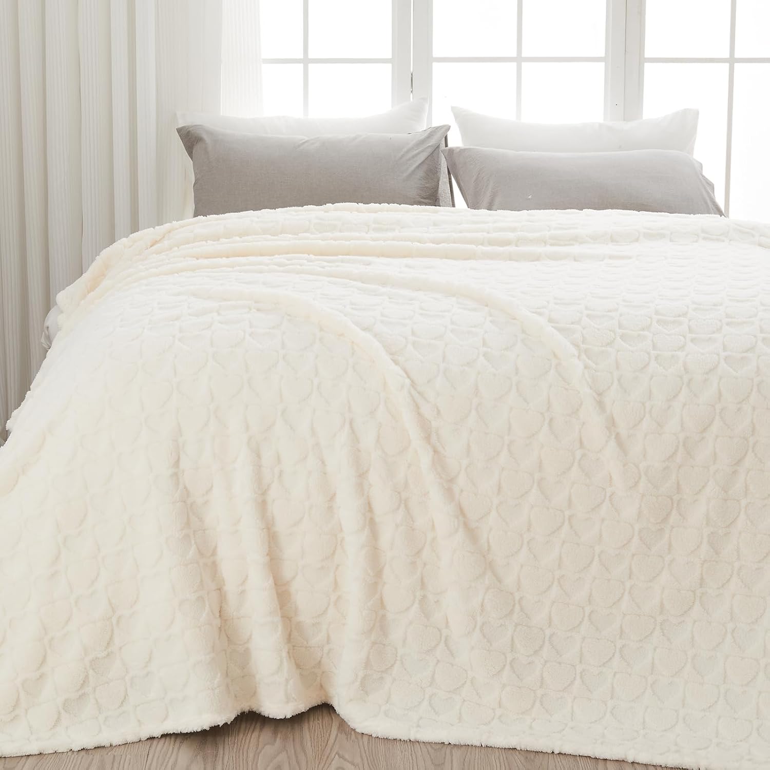 NEWCOSPLAY Super Soft King Blanket Off White Love Premium Silky Flannel Fleece 3D Heart Checkered Lightweight Bed Blanket All Season Use (Off White Love, King(90"x110"))