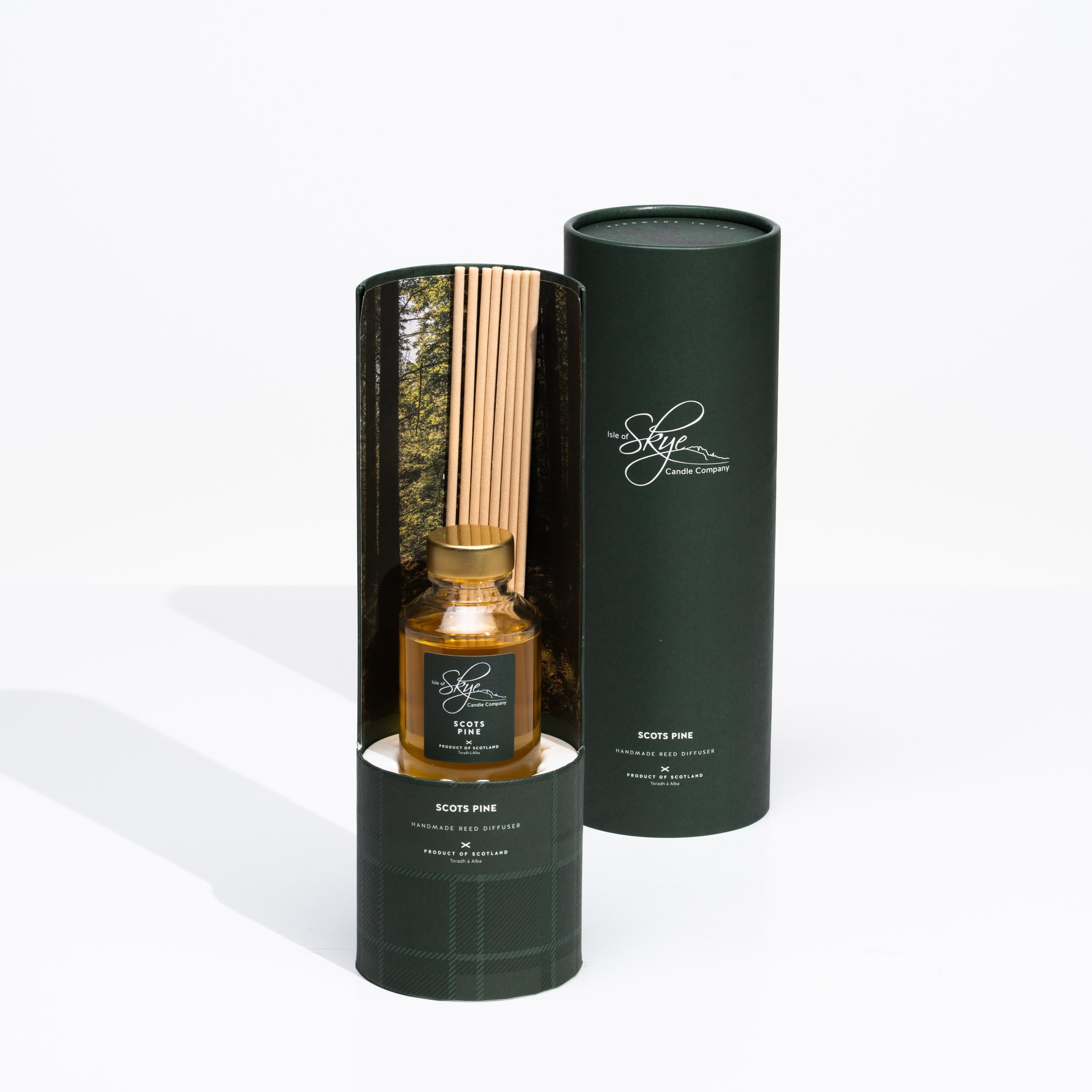 Isle of Skye Candle Company Scots Pine Schilfrohr-Diffusor | Premium-Duft | handgegossen in Schottland | Elegante Schottenkaro-Verpackung | 10 Wochen Diffusionszeit | Pflanzlicher, nachhaltiger Augeo