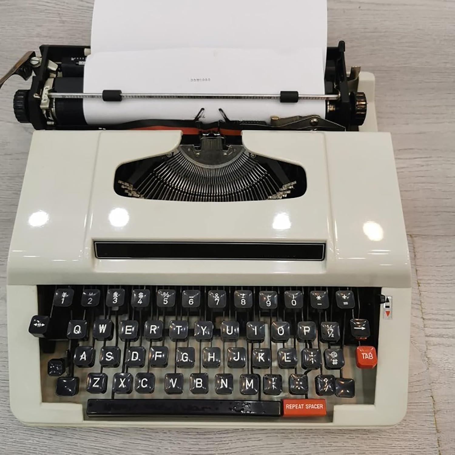 Retro Manual Typewriter, Classic 1980s Mechanical Typewriter with A3 Format, 44 Keys, with Carry Case