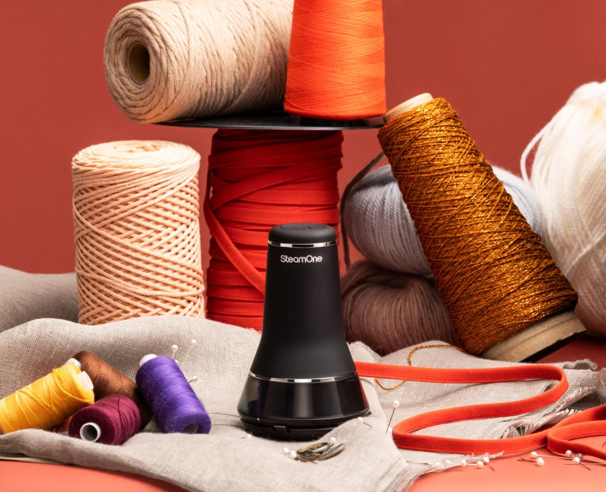 STEAMONE - Afilador de Peluches - Depósito XL - Afilador con 6 Cuchillas de Acero Inoxidable - Cortador de Peluches con Mango ergonómico - Práctico y eficaz - Recargable con Cable USB C- RP30B
