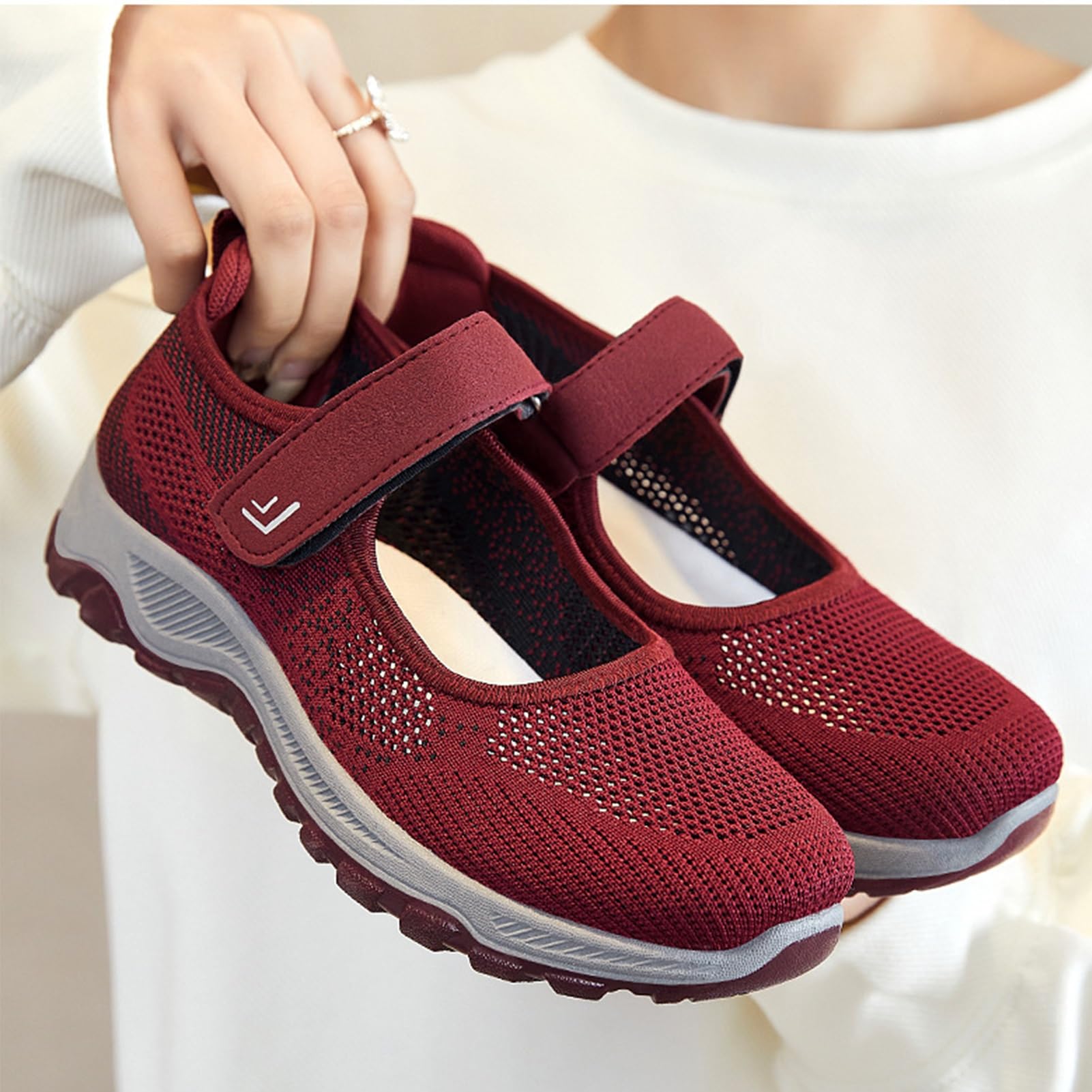 Chaussures De Tous Les Jours for Les Personnes Âgées Confortables Et Réglables Baskets De Marche Plates Et Fraîches Chaussures De Bateau Sandales for Femmes, Faciles À Enfiler Et À Enlever