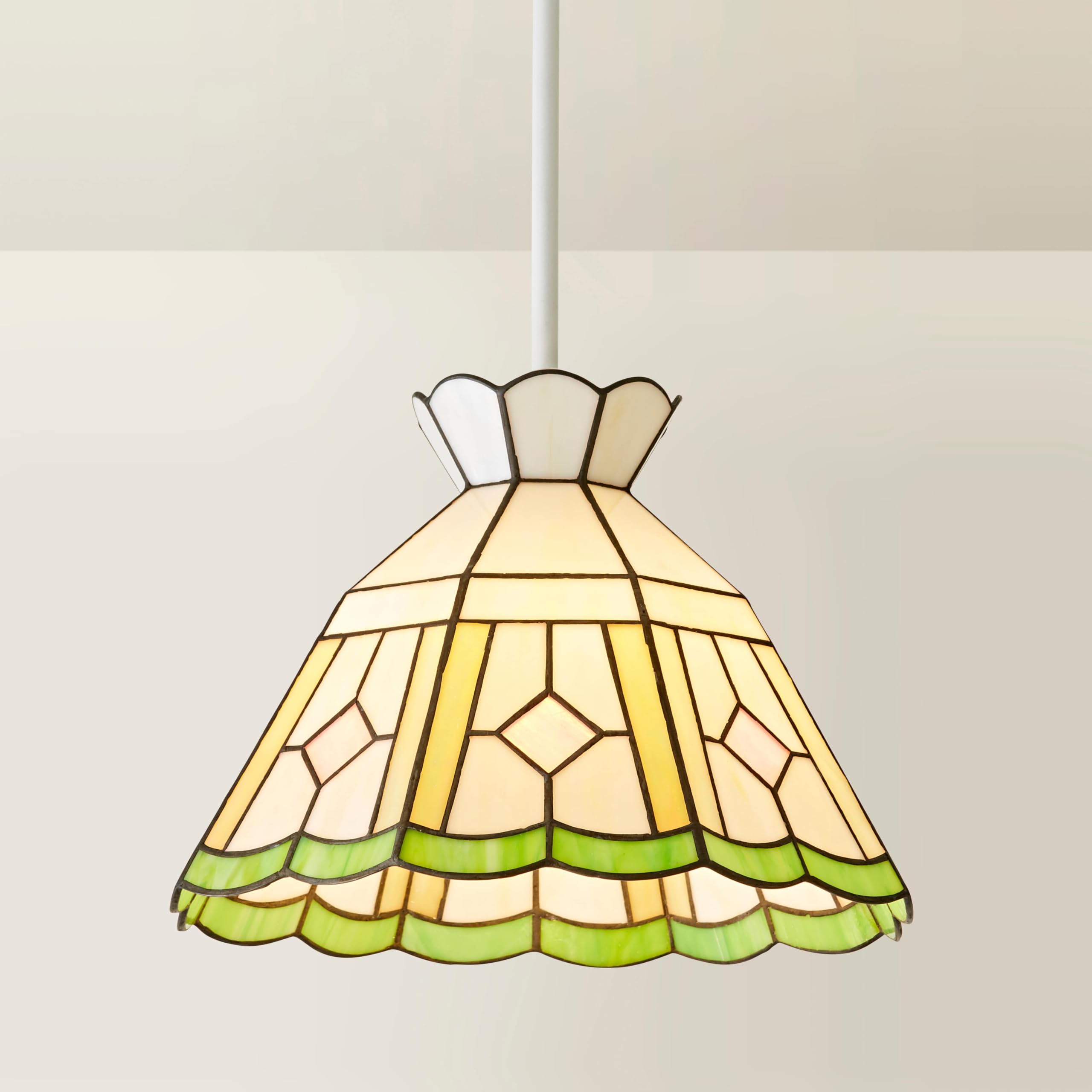 B&Q -  Beatrix Tiffany Ceiling Lamp Shade (D)26.5Cm
