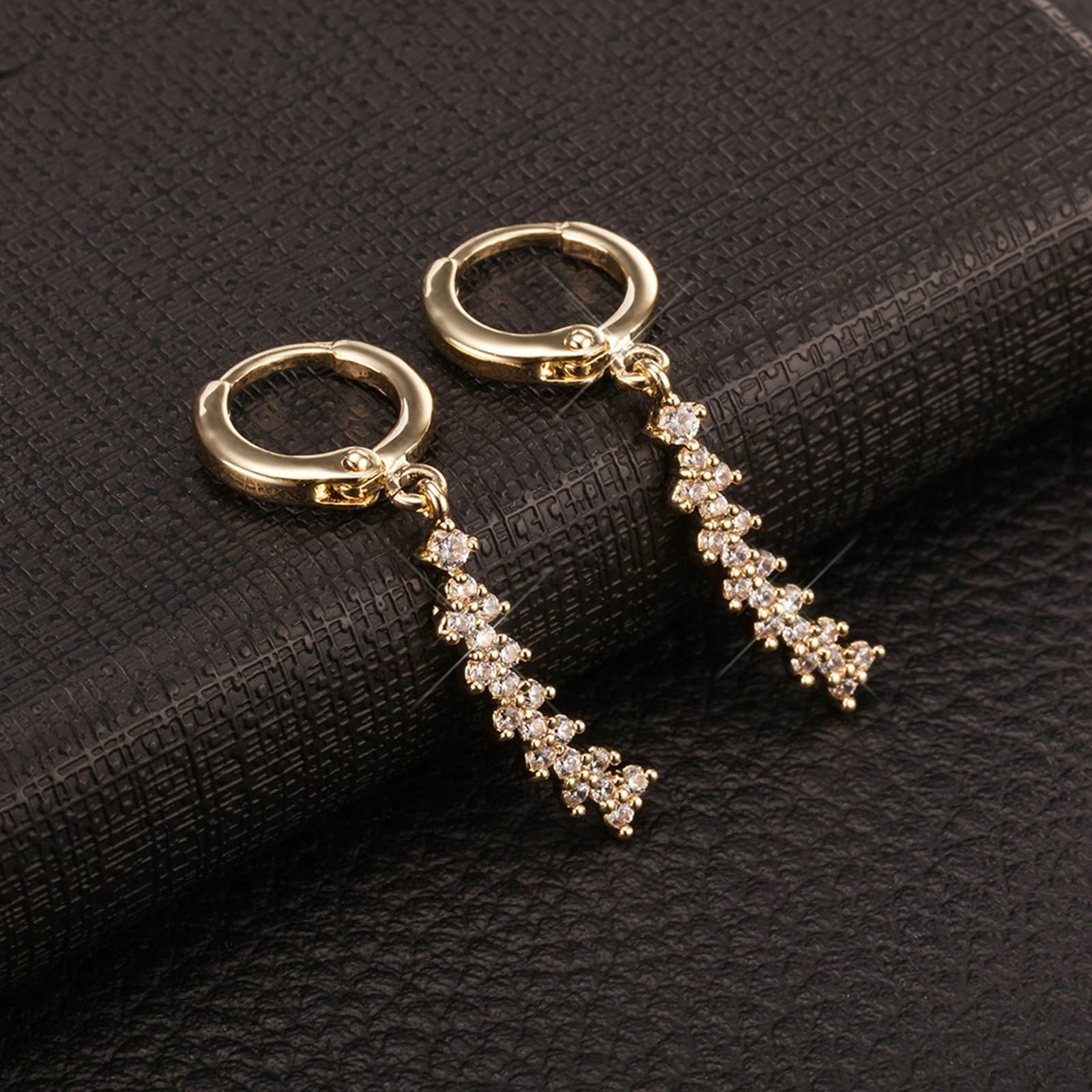 AMDXD Pendientes para mujer de oro 375 de 9 quilates, triángulo con moissanita, pendientes sin níquel, oro amarillo Au375