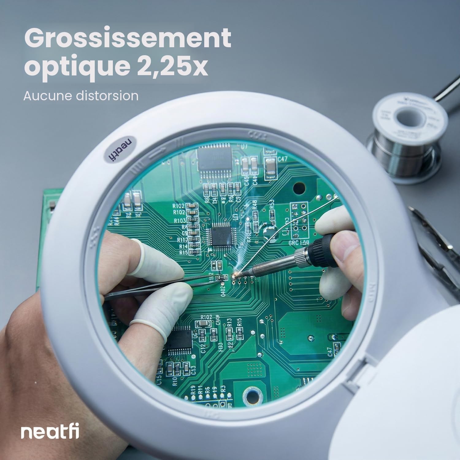 Neatfi Elite XL HD Super Lampe loupe LED avec Pince – grossissement 2,25x (5 dioptries), lumière du Jour 6500 K | sans éblouissement | Couture et Loisirs créatifs (Blanc, Lentille de 18 cm)