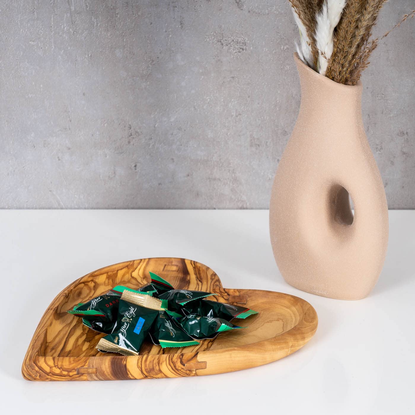 levandeo Ciotola in legno d'ulivo, ca. 20 x 20 cm, cuore in legno, decorazione da tavolo, pezzo unico, a forma di cuore Love Love Love
