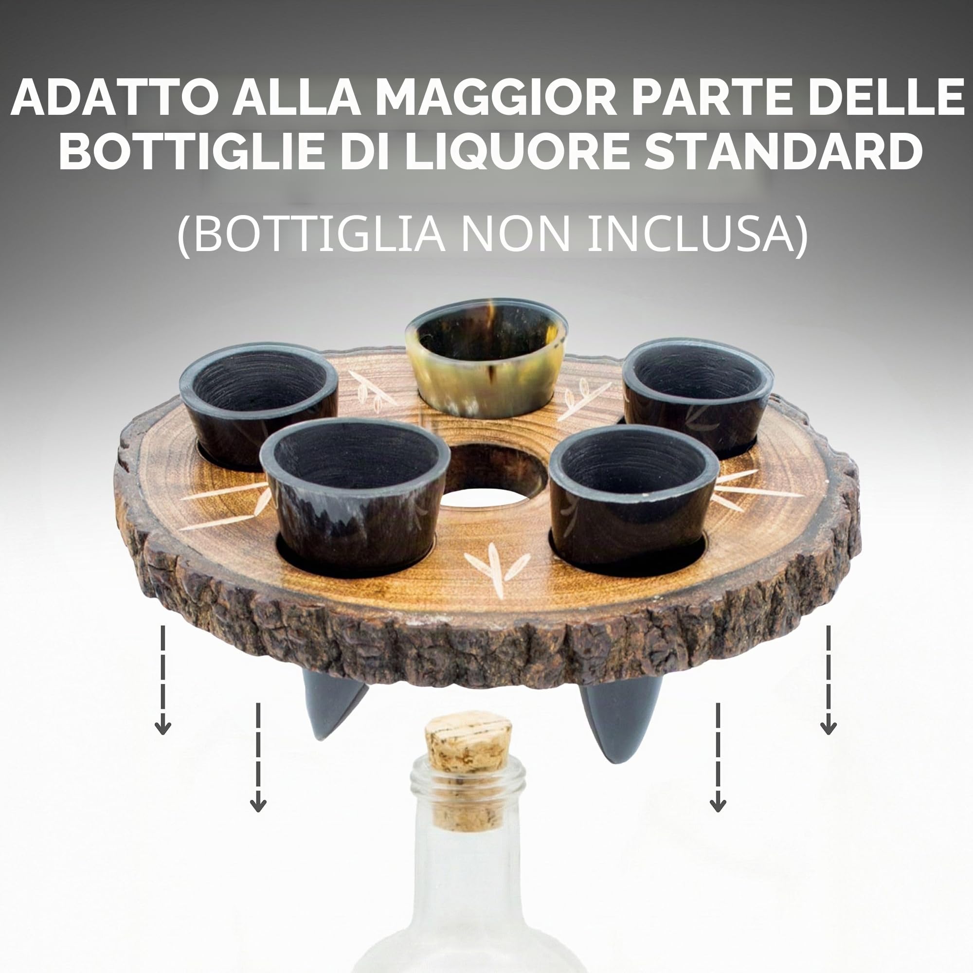 Norse Tradesman Set di Bicchieri da Shot con Corno per Bere (5) con Espositore in Legno Rustico (Live Edge) | Inciso con Rune Norrene | Confezionato in un Sacco Regalo di Juta