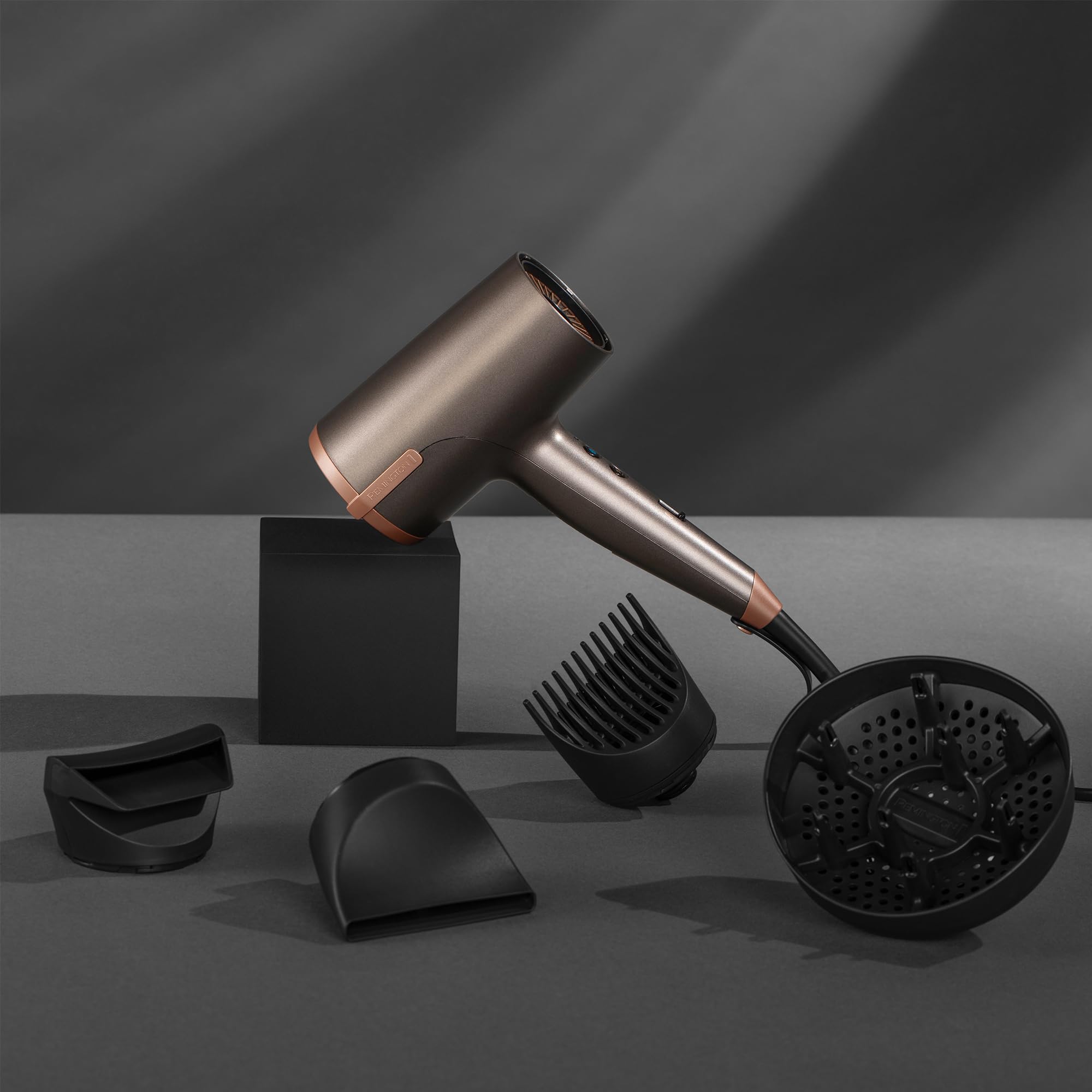 Remington Secador de Pelo Professional ONE, sensor Thermacare para proteger cabello, iónico, 8 ajustes, 4 accesorios, reductor encrespamiento, neceser para guardar, D6078
