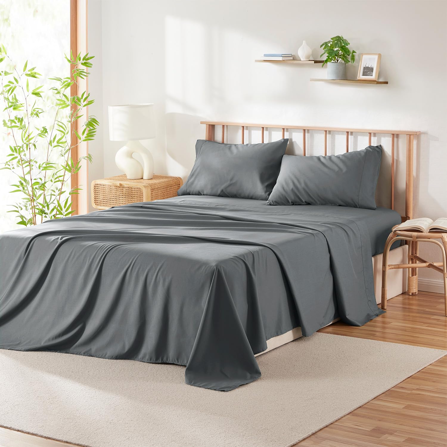 Hearth & Harbor 4-częściowy zestaw pościeli na łóżko king-size, 60% mikrofibra, 40% sztuczny jedwab pochodzący z bambusowych prześcieradeł King Size, oddychające prześcieradła na łóżko King Size,