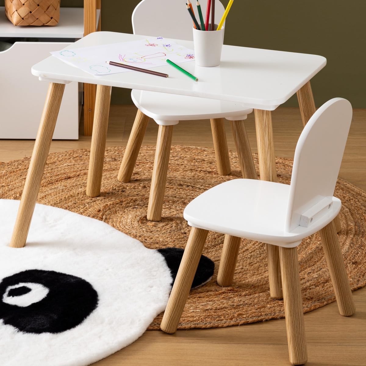 Atmosphera - Ensemble de Table et Chaises Enfant Alex - 3 Pièces (1 Table + 2 Chaises) - Plateau Résistant à l'eau - Mobilier de Chambre, Salle de Jeux - Fille et Garçon - Bois, Bords Arrondis, Blanc