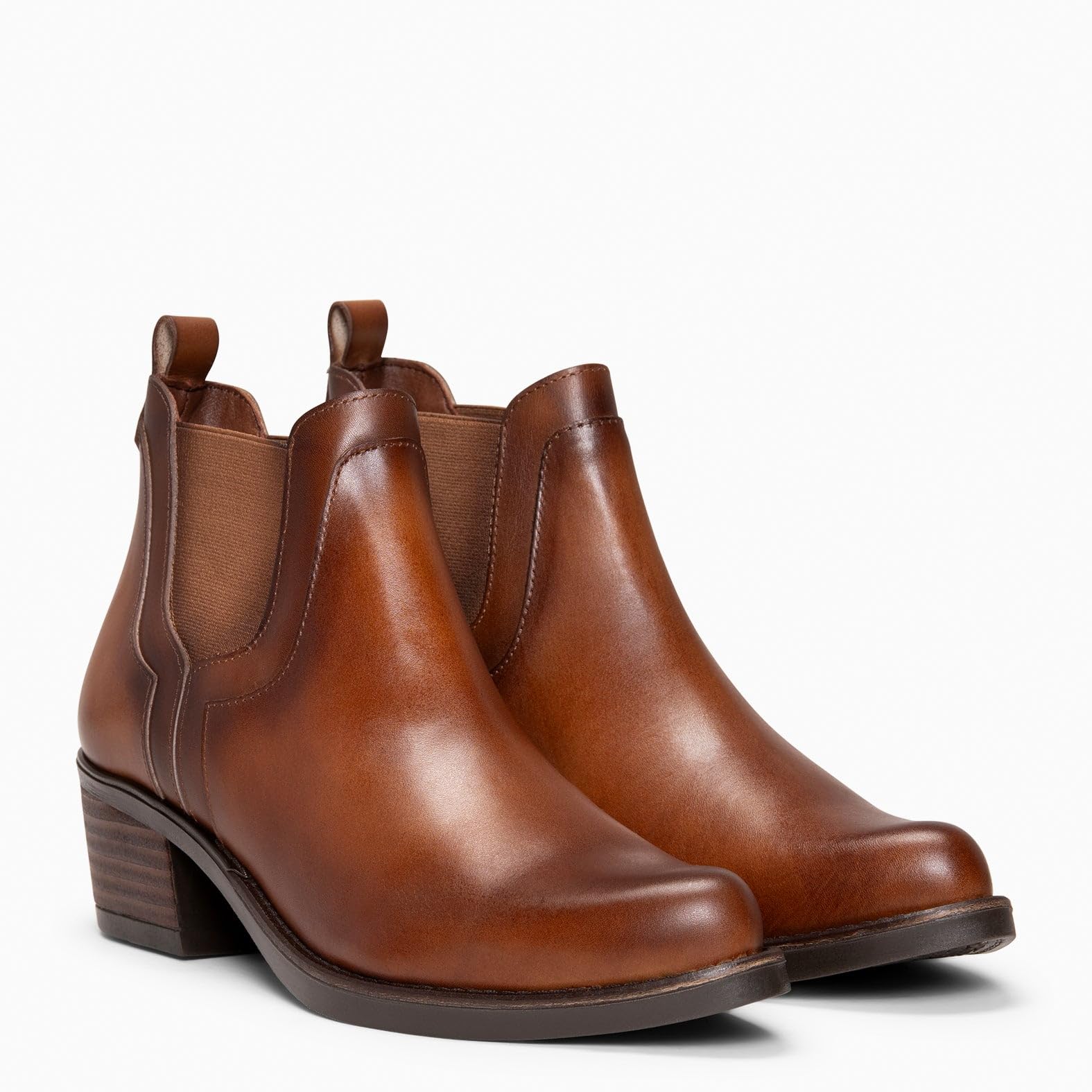 miMaO. Botines de tacón bajo para mujer en piel estilo campero. Calzado fabricado en España