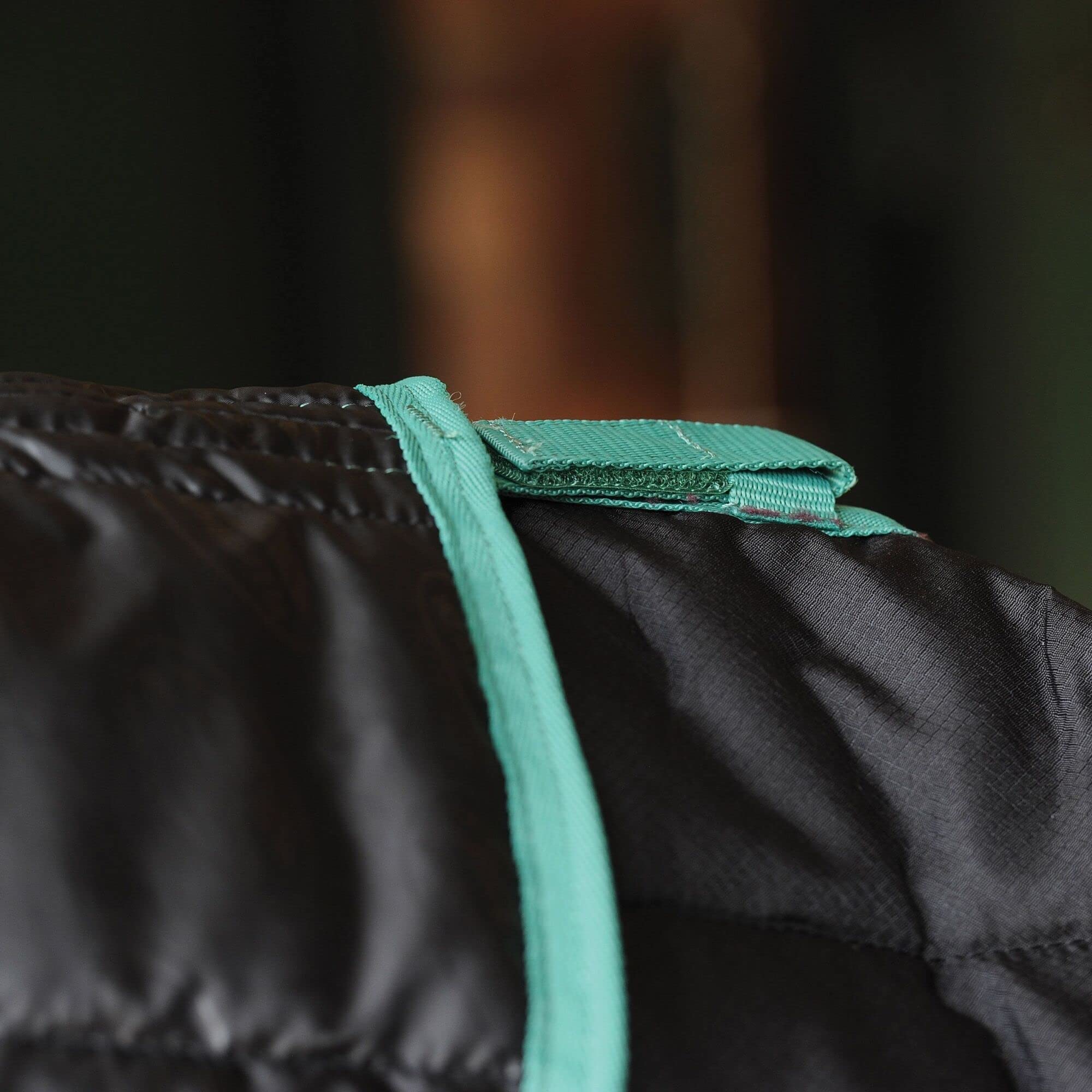 Weatherbeeta Green-Tec Średni lekki dywan do stajni dla konia (15 cm) (czarny/butelkowa zieleń)