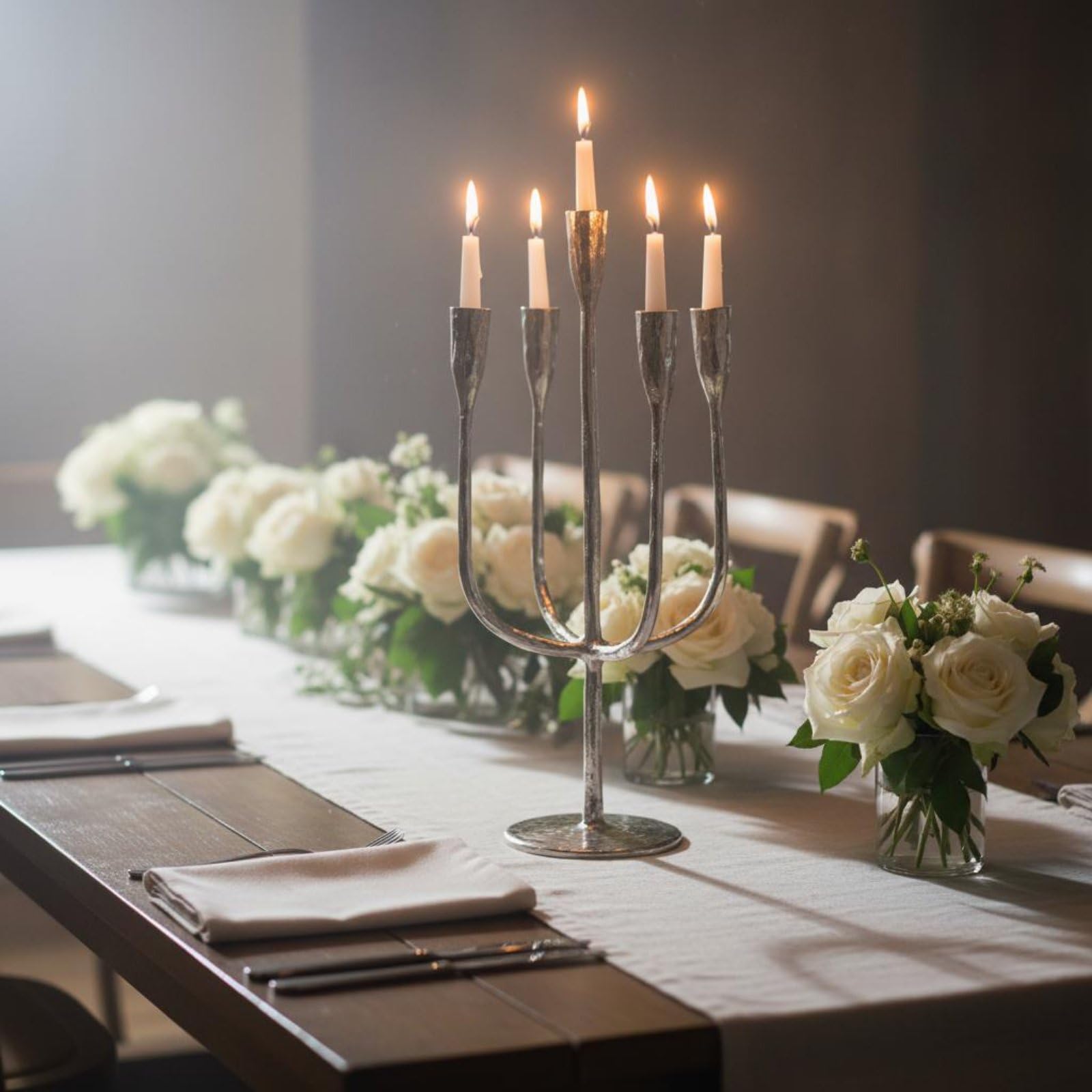 Candelabro Portacandele Candeliere Centrotavola Supporto Superficie Argento in Alluminio Struttura Slanciata a 5 per Candele Lunghe Adatto a Tavolo da Pranzo Salotto Mensola Ricevimenti