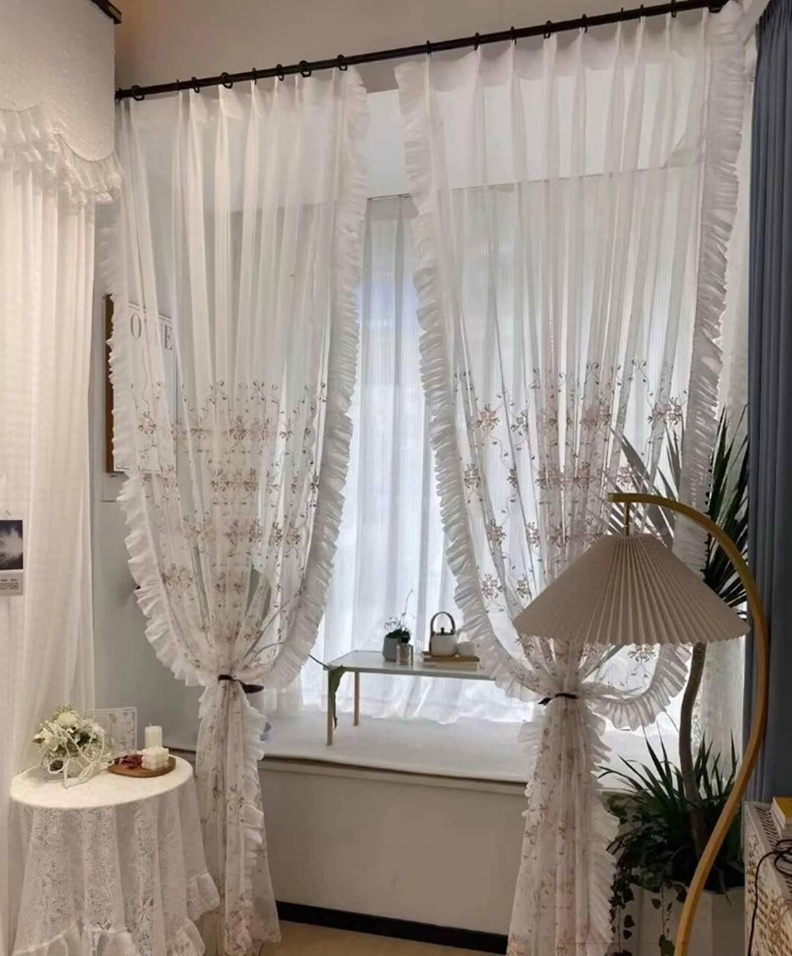Zasłony do użytku na zewnątrz, styl boho, białe, różowe, zielone, kwiaty i liście, haftowane poliester, zestaw 2 sztuk, wymiary 250 x 270 cm
