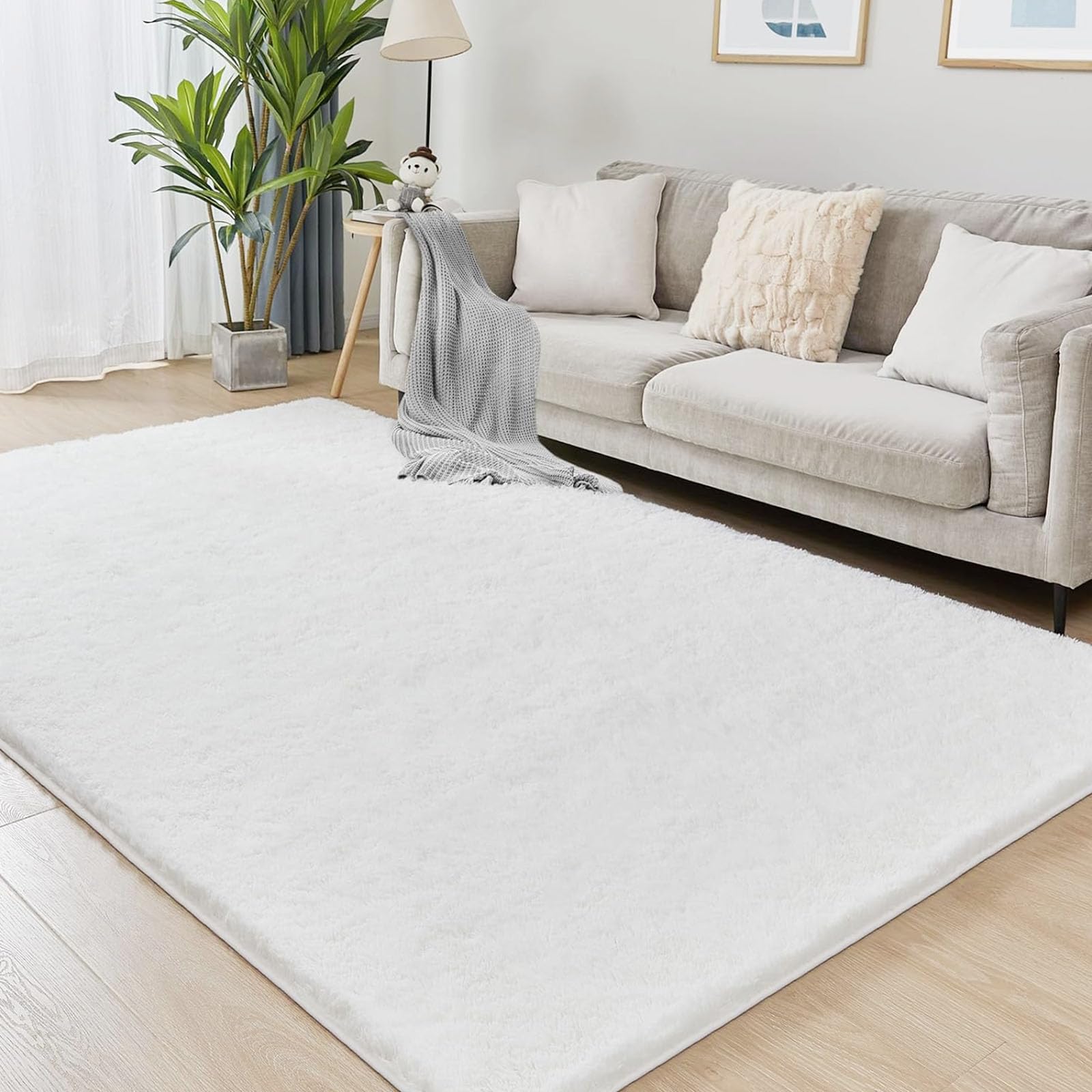 Moderne tapis de sol moelleux blanc style scandinave épuré