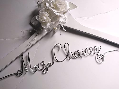 Miniatura 2 de Personalized Bride Hanger for Wedding Dress With Flowers White or Ivory