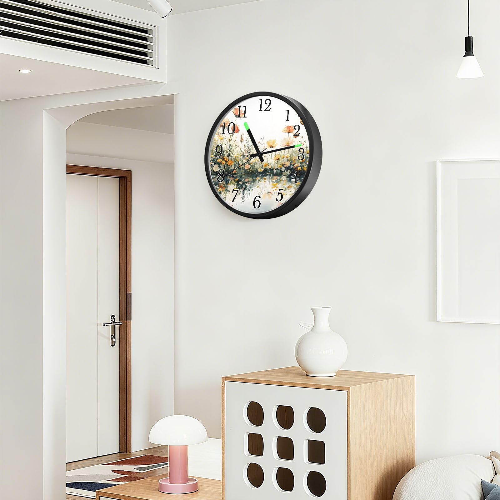 Mnsruu Reloj de pared luminoso con diseño de mariposas y flores, funciona con pilas, reloj silencioso que brilla en la oscuridad, para sala de estar, cocina, 30,5 cm
