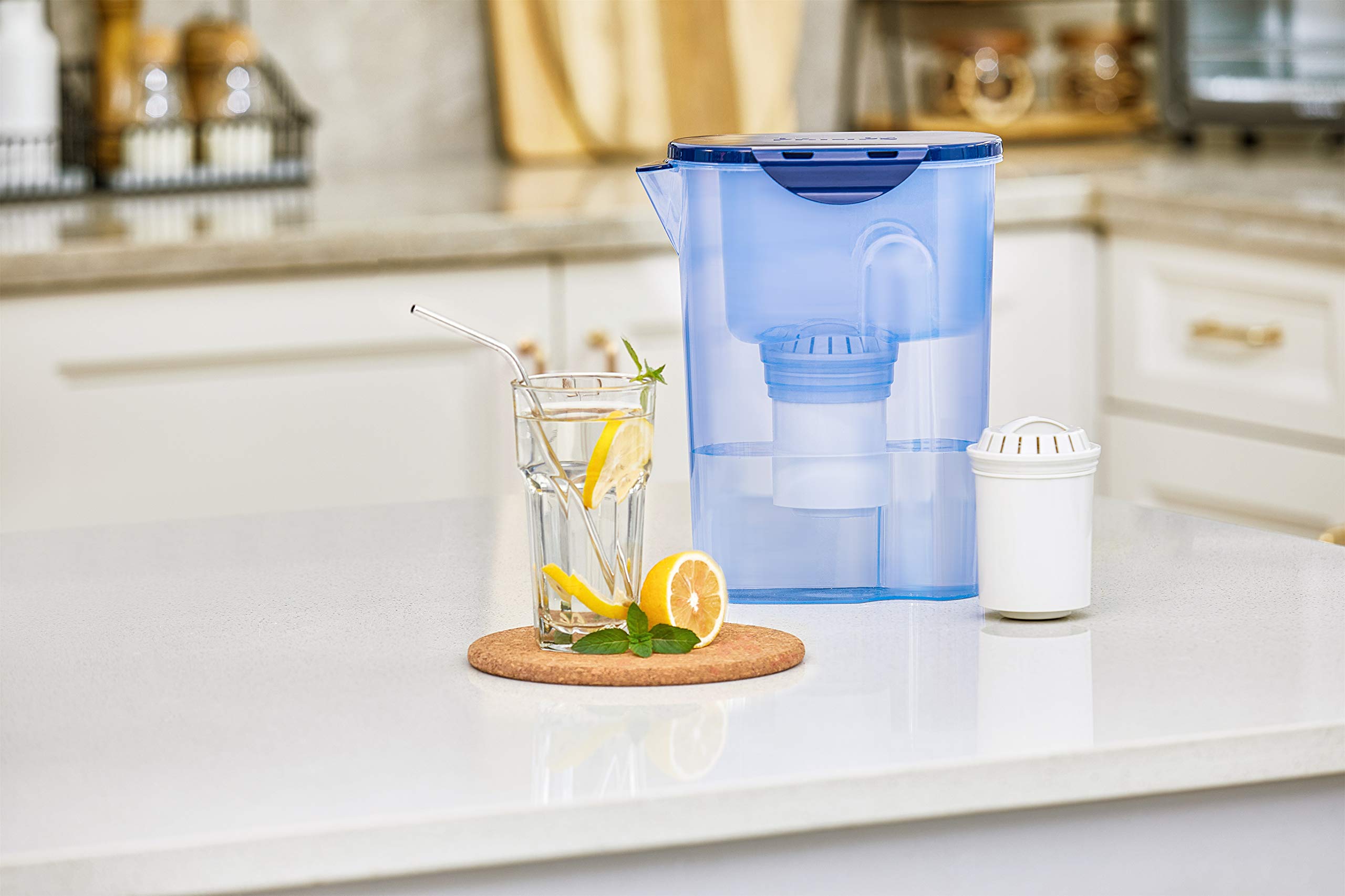 Philips AWP2915 Water Filter Jug Reduces Limescale, Chlorine