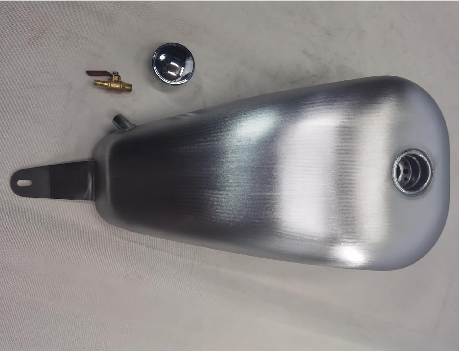 Motorcycle Fuel Tank Oil Tank W/ Cap For YAMAHA DRAGSTAR 1100 XVS1100 V-star1100