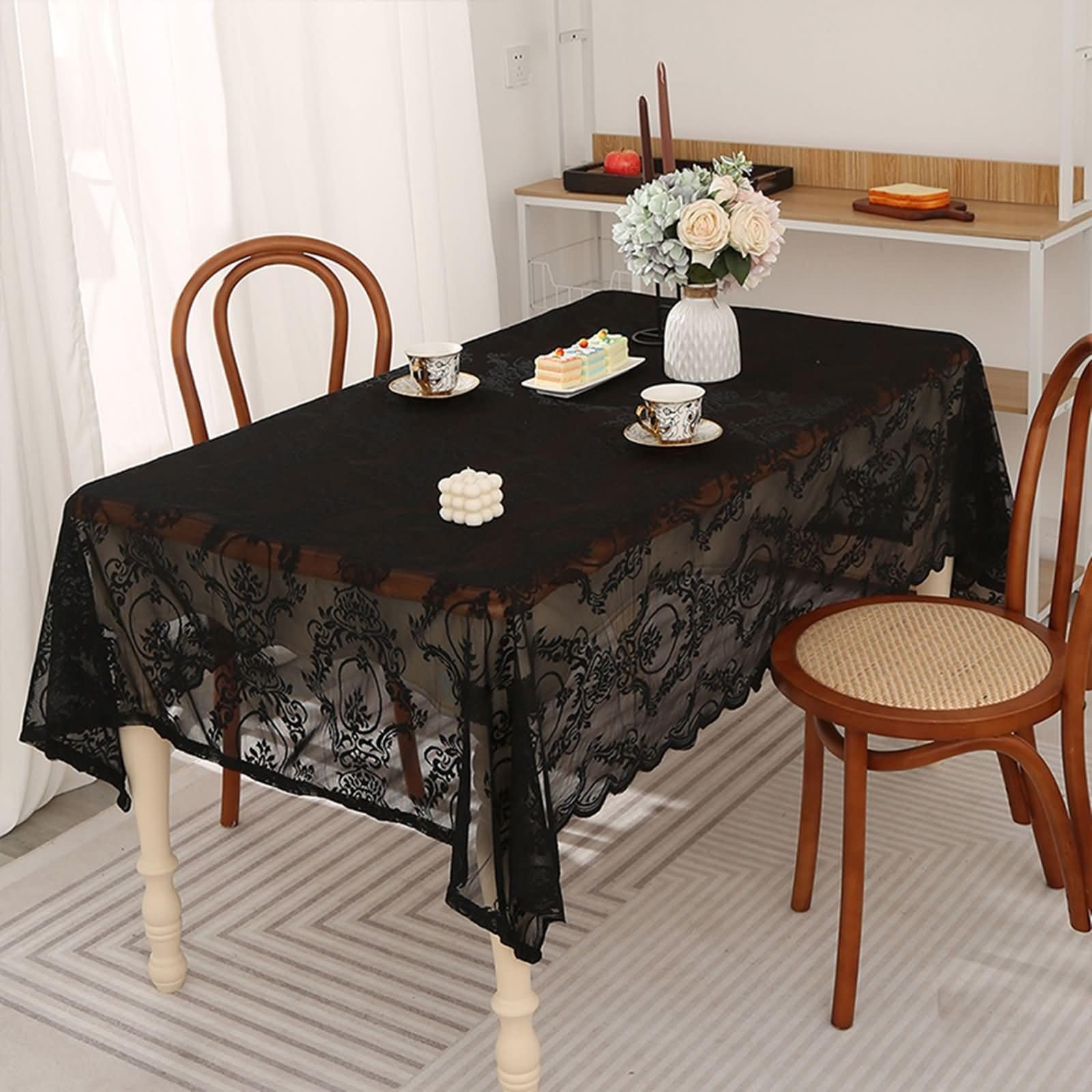 Nappe anniversaire 140 x 300 cm fleurie en dentelle pour table de fête