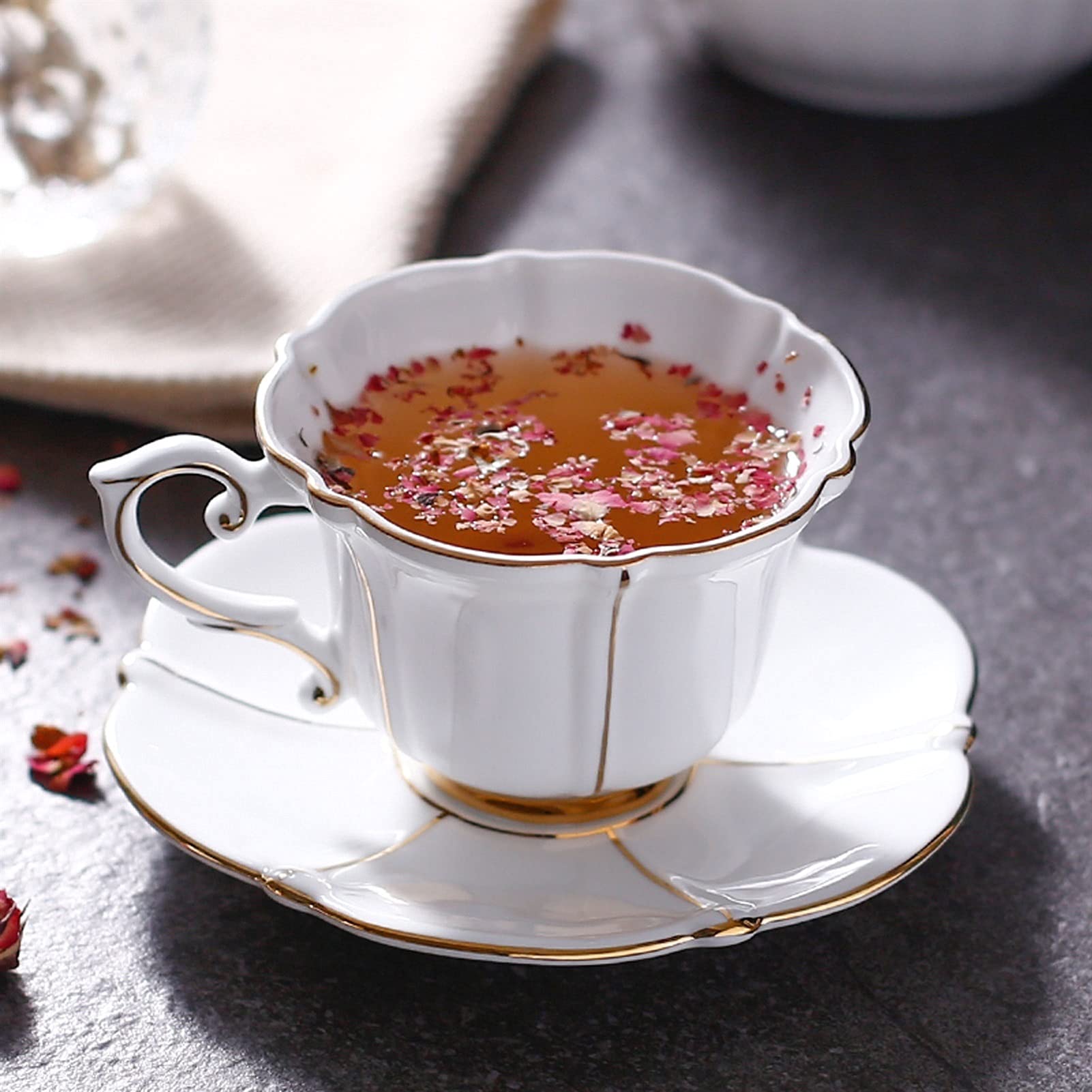 Kaffeebecher Prozellan Espresso Tasse, Keramiktassen und Untertassen-Set, elegantes Tee- und Kaffee-Set im europäischen Stil, ausgefallene Kaffeetassen mit Teelöffeln, 6,8 oz, exquisite Kaffeetasse