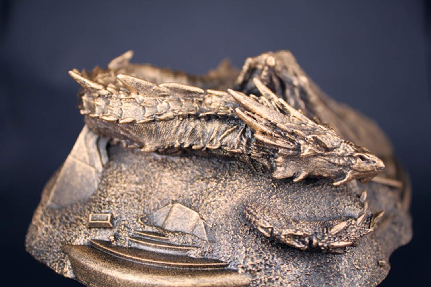 Amazon.co.jp: ロードオブザリングの像、スマウグロードオブザリングの