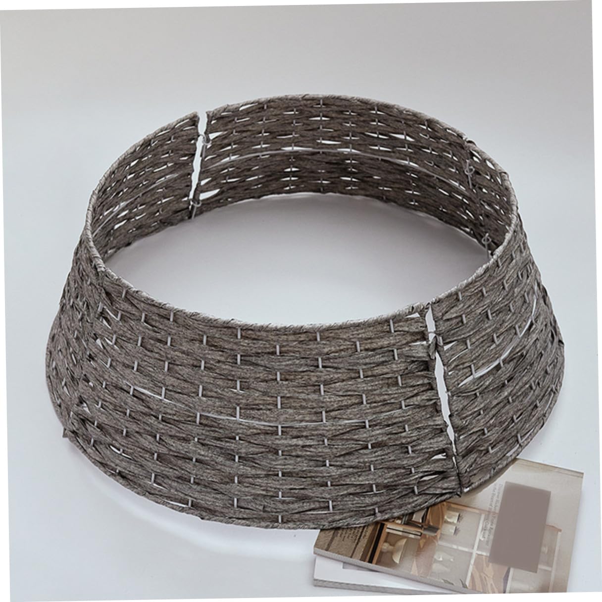 FOMIYES Supporto per Albero di Natale Collare e Gonna in Rattan Intrecciato Grigio Piccolo, Copri Base Riutilizzabile per Decorazioni Natalizie e Contesto Festivo