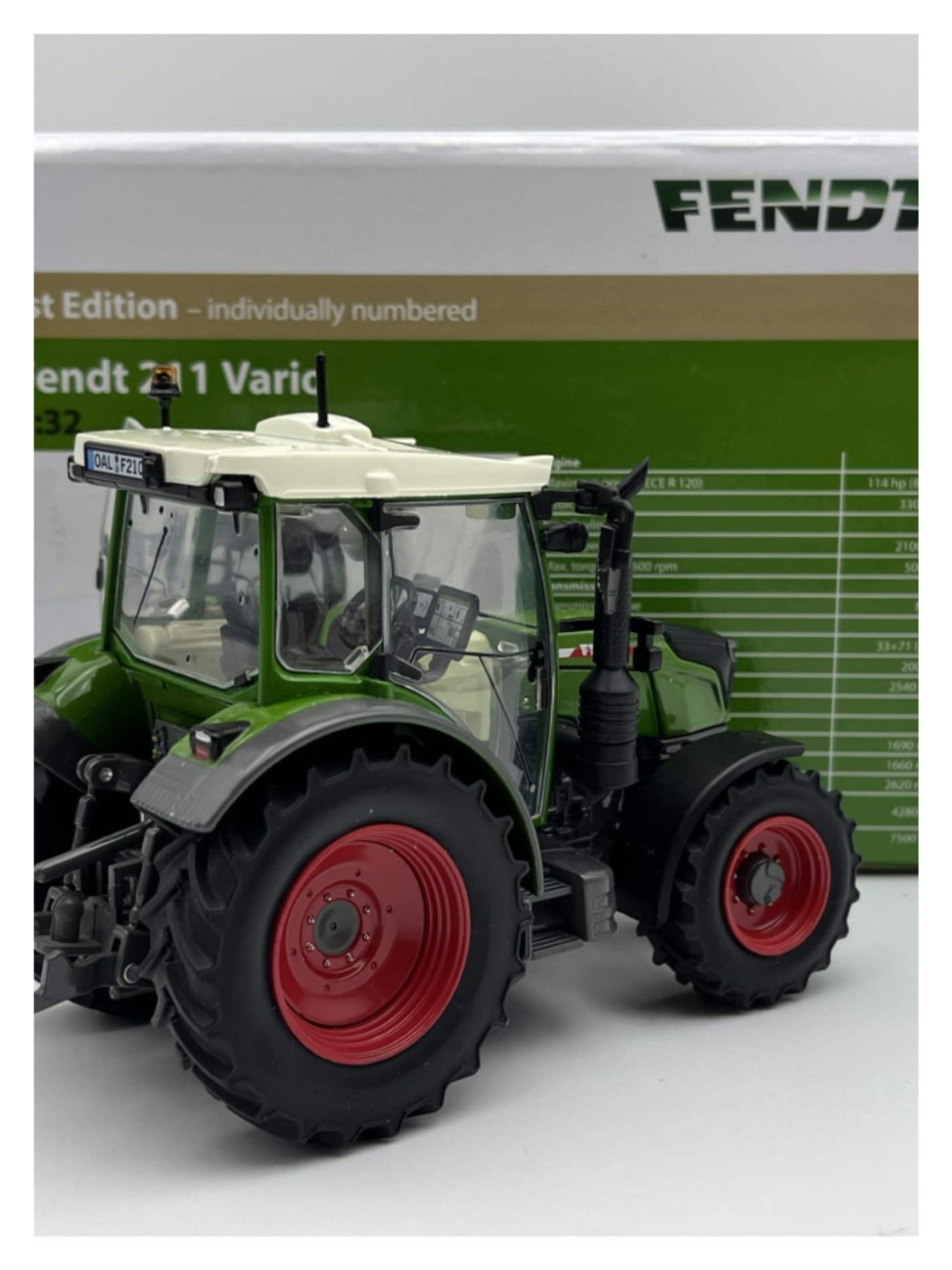Replica scala in metallo 1 32 per FENDT 210 Vario in lega di lega fattoria camion trattore modello miniatura hobby collezionismo hobby veicoli giochi set