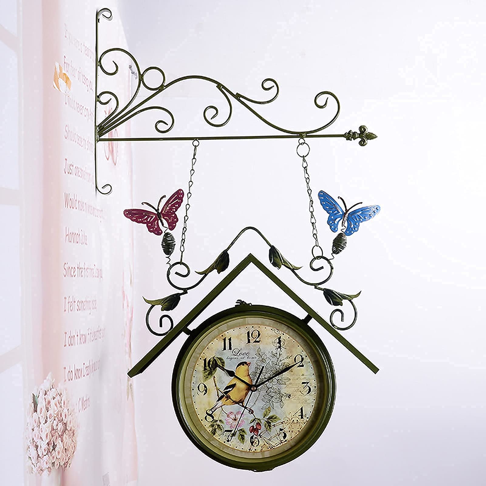 Horloge rétro silencieuse en métal double face à piles pour intérieur et cour