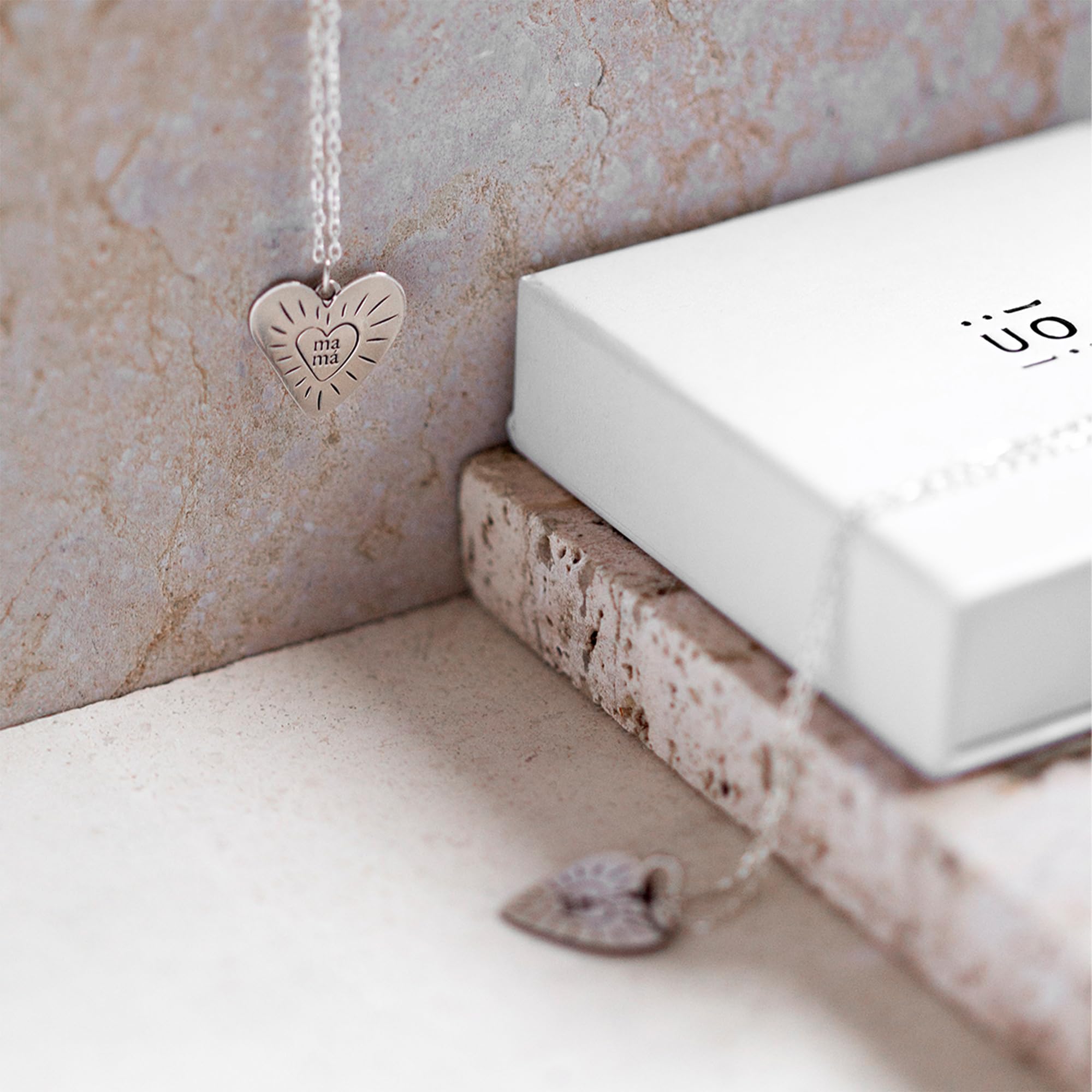 UO Collar de plata para mujer, Collar Mamá, regalo día de la madre, regalo para mamás, regalo para madres, Plata de Ley 925mm, Tamaño medalla: 1,9 x 2 cm, cadenade 42cm con alargador ajustable