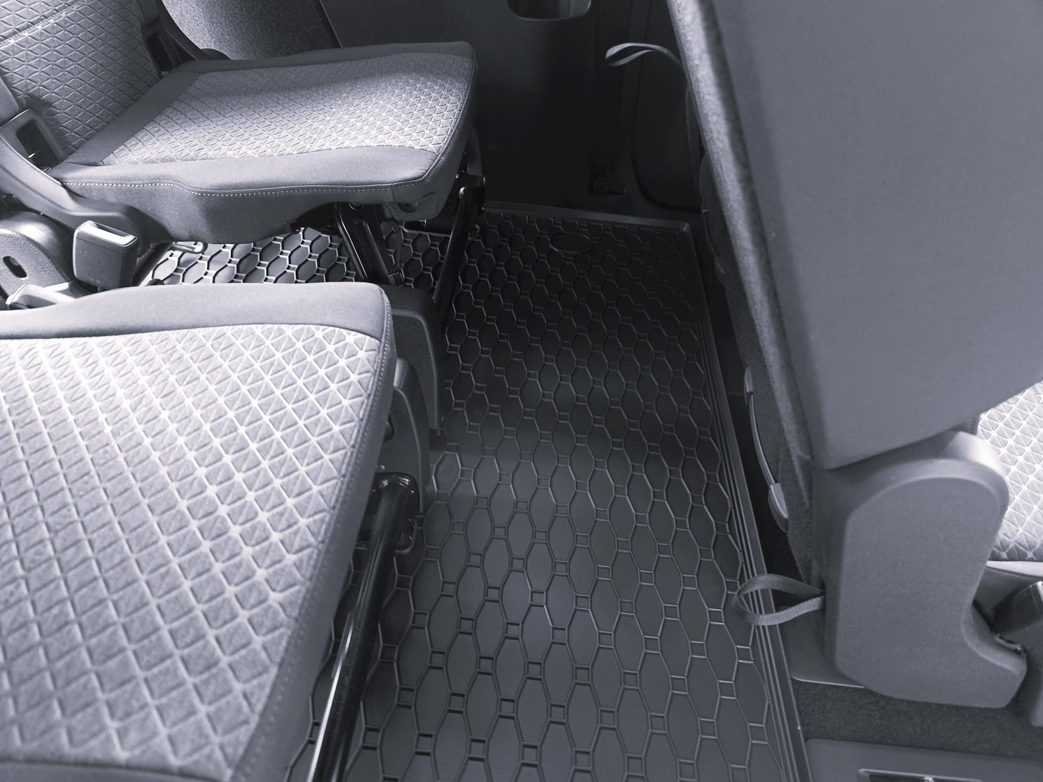 AD Tuning Gummi Kofferraumwanne für VW Caddy Maxi (2021-) | Ford Grand Tourneo Connect (2022-) | Passgenau, Rutschfest, Wasserdicht, Schmutzabweisend, Pflegeleicht, Kofferraummatte