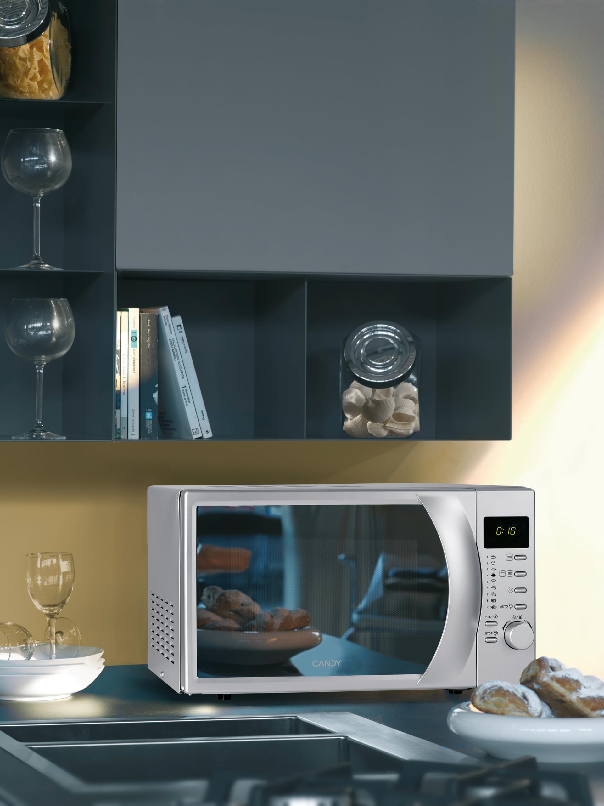 Candy CMG2071DS Micro-ondes avec écran numérique,Puissant 700 W + Gril 900W,capacité 20L, 6 Niveaux de puissance + 9 Menus automatiques,Fonction décongélation,Cuisson express,Sécurité enfant,Silver