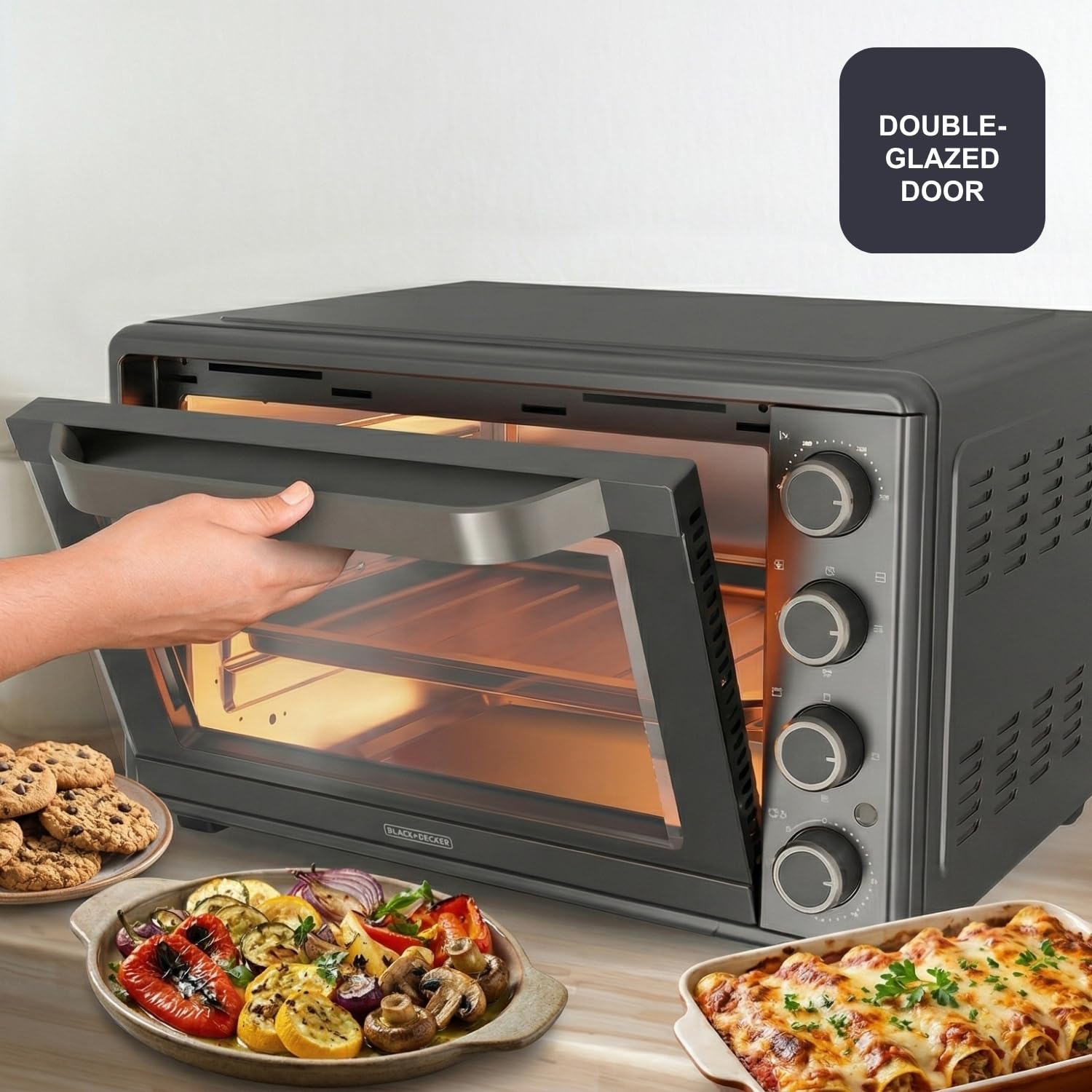 BLACK+DECKER – Forno Elettrico BXOV6000E | 2000W | 60L | 15 modalità | A Convezione | Timer 90 min | Funzione STAY ON | Doppio Vetro | Luce Interna | Teglia Raccoglibriciole | Accessorio Spiedo