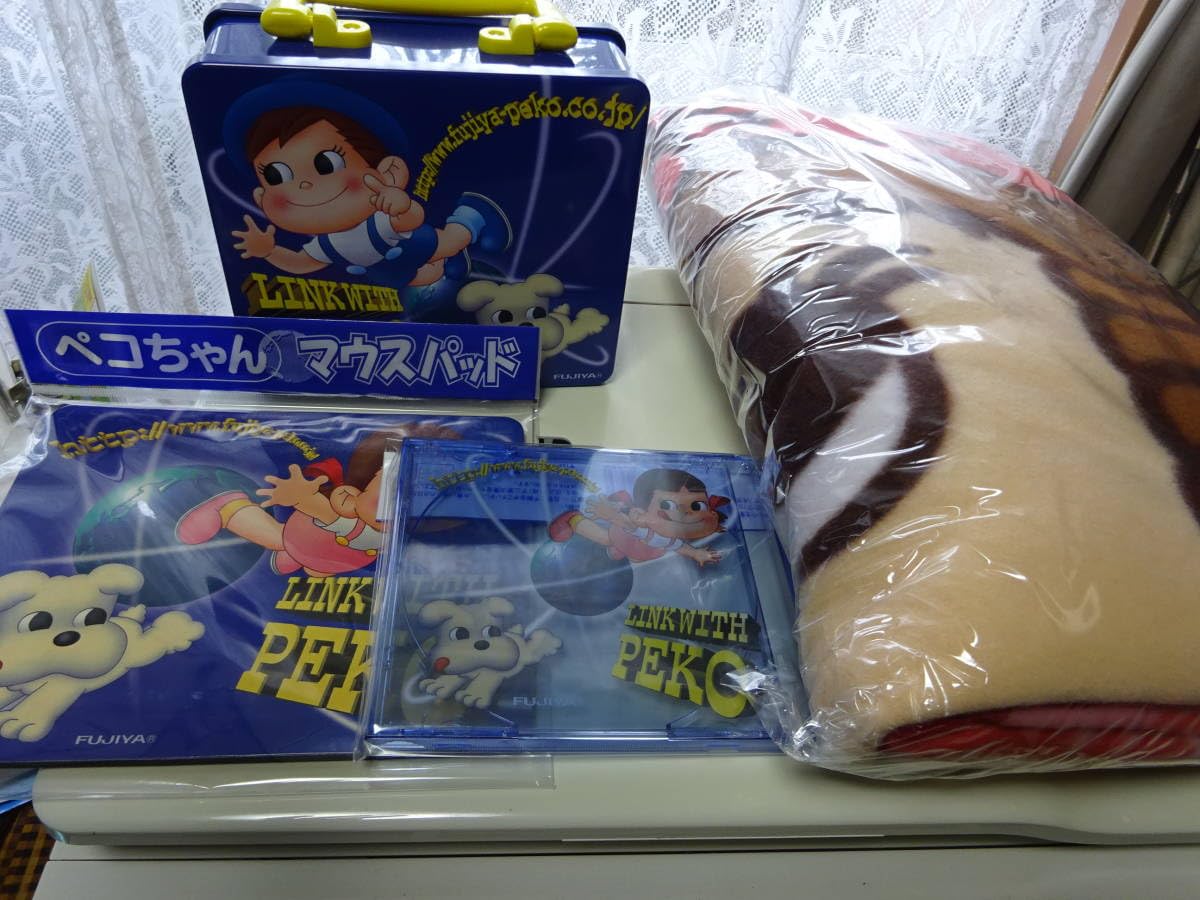 Amazon.co.jp: レトロ 不二家ぺこちゃん 21世紀ペコちゃん缶 持ち 