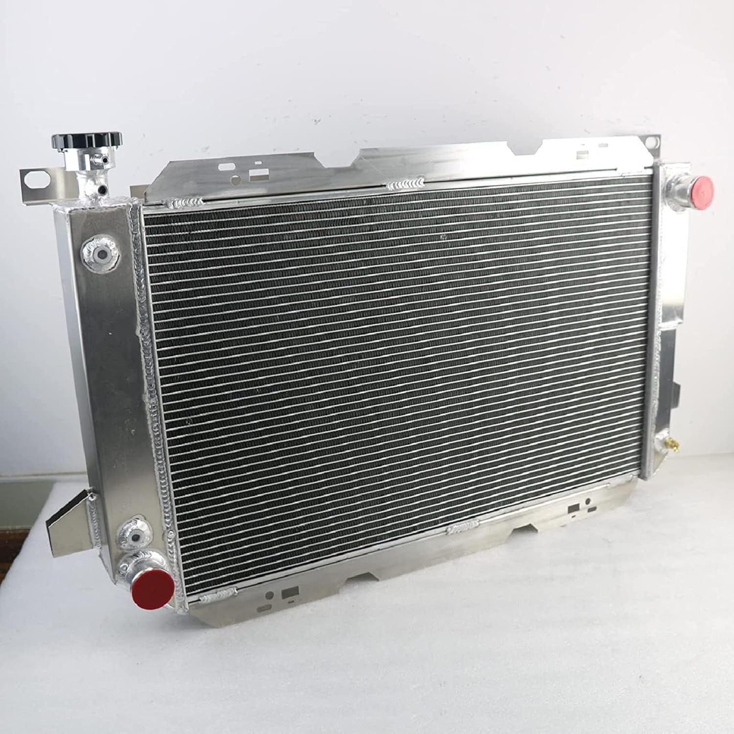 3 Row Core Raiator For 1985-1997 1995 1996 Ford F150 F250 F350 Bronco F Super Duty F53 5.0L 5.7L V8 85 86 87 88 89 90 91 92 93 94 95 96 97 PICKUP Truck Full Aluminum Radiador AT/MT