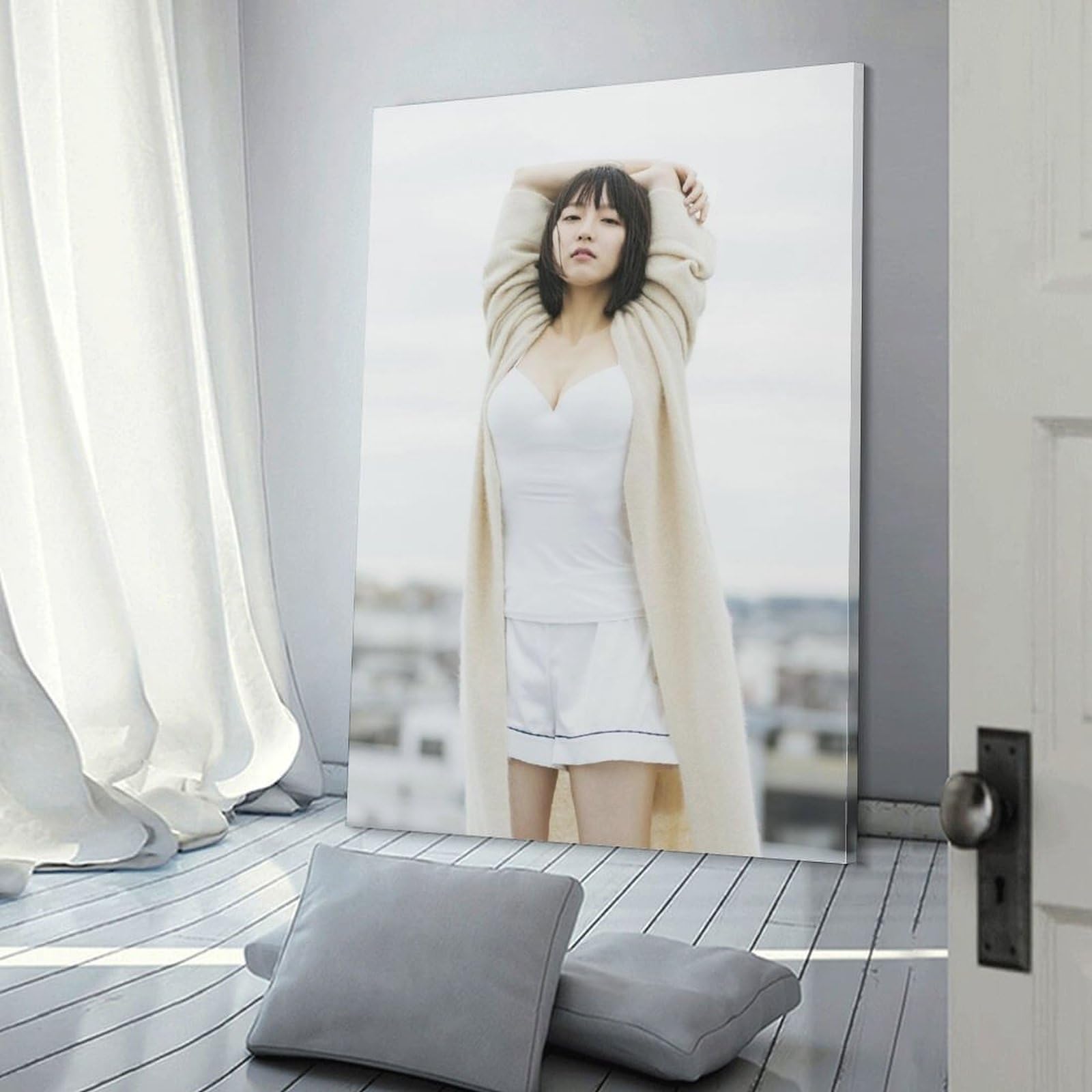 Amazon.co.jp: 女優の「吉岡里帆」写真 (68) オフィス ベッドルーム