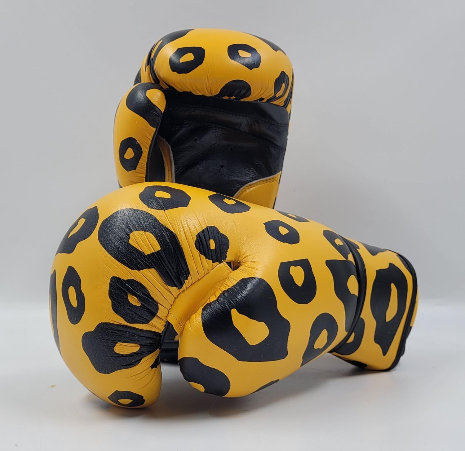 Sparring Cheetah Boxing Bag Gloves top Grade Genuine Cowhide Leather Kickboxing, Fighting Gloves, Muay Thai Training Gloves, Heavy Bag Gloves for Speed Punching