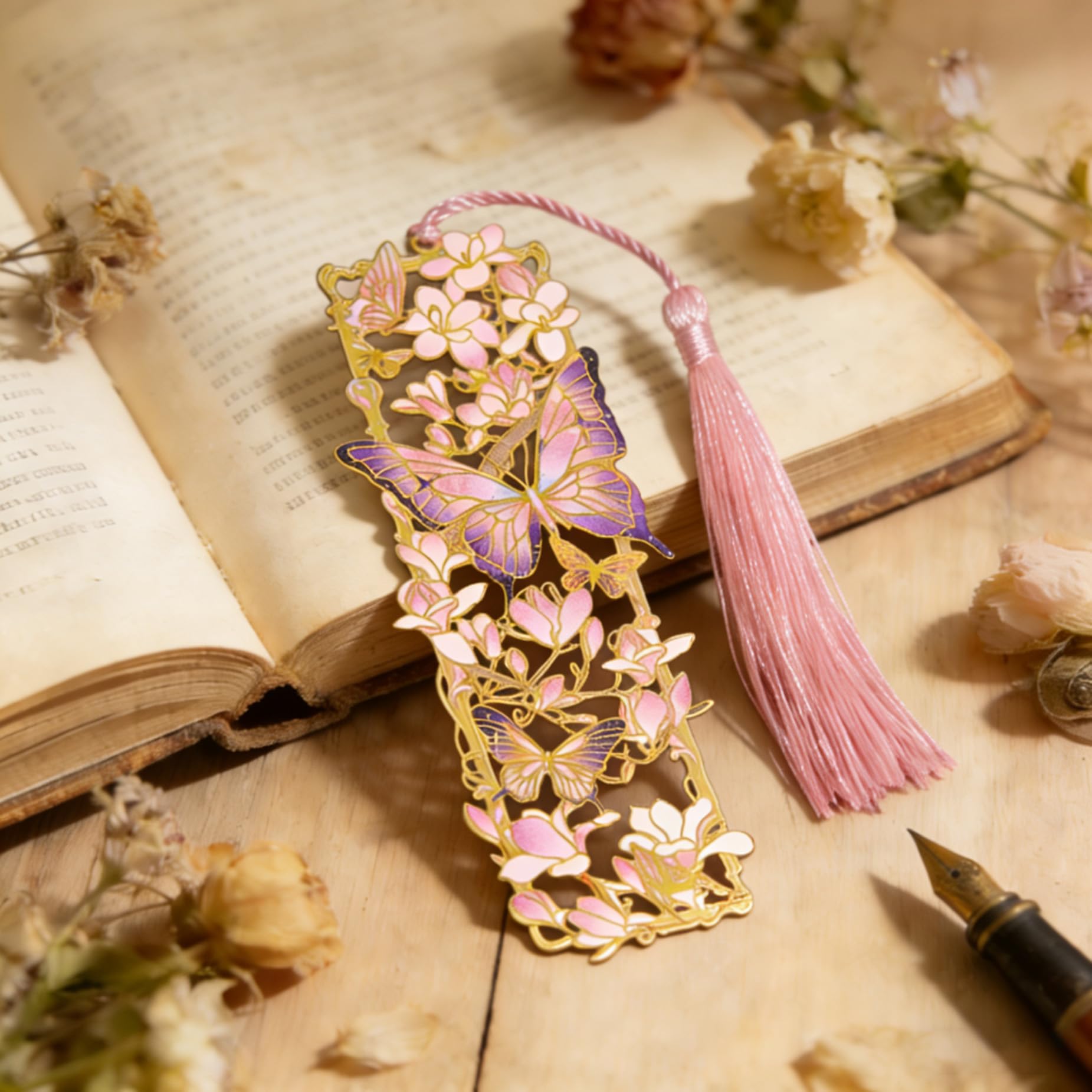 Opalizująca metalowa zakładka w kształcie motyla z frędzlami, laserowo wycięty artystyczny znacznik stron (opcje kolorów pastelowych) (magnolia-motyl)