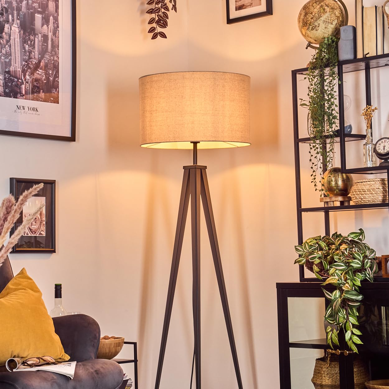 HOFSTEIN Stehleuchte Flemming, Stehlampe aus Metall/Stoff in Schwarz/Beige/Weiß, Leuchte im Boho-Style, skandinavisches Design (Ø 50 cm), Höhe 162 cm, mit Fußschalter, 1 x E27, ohne Leuchtmittel