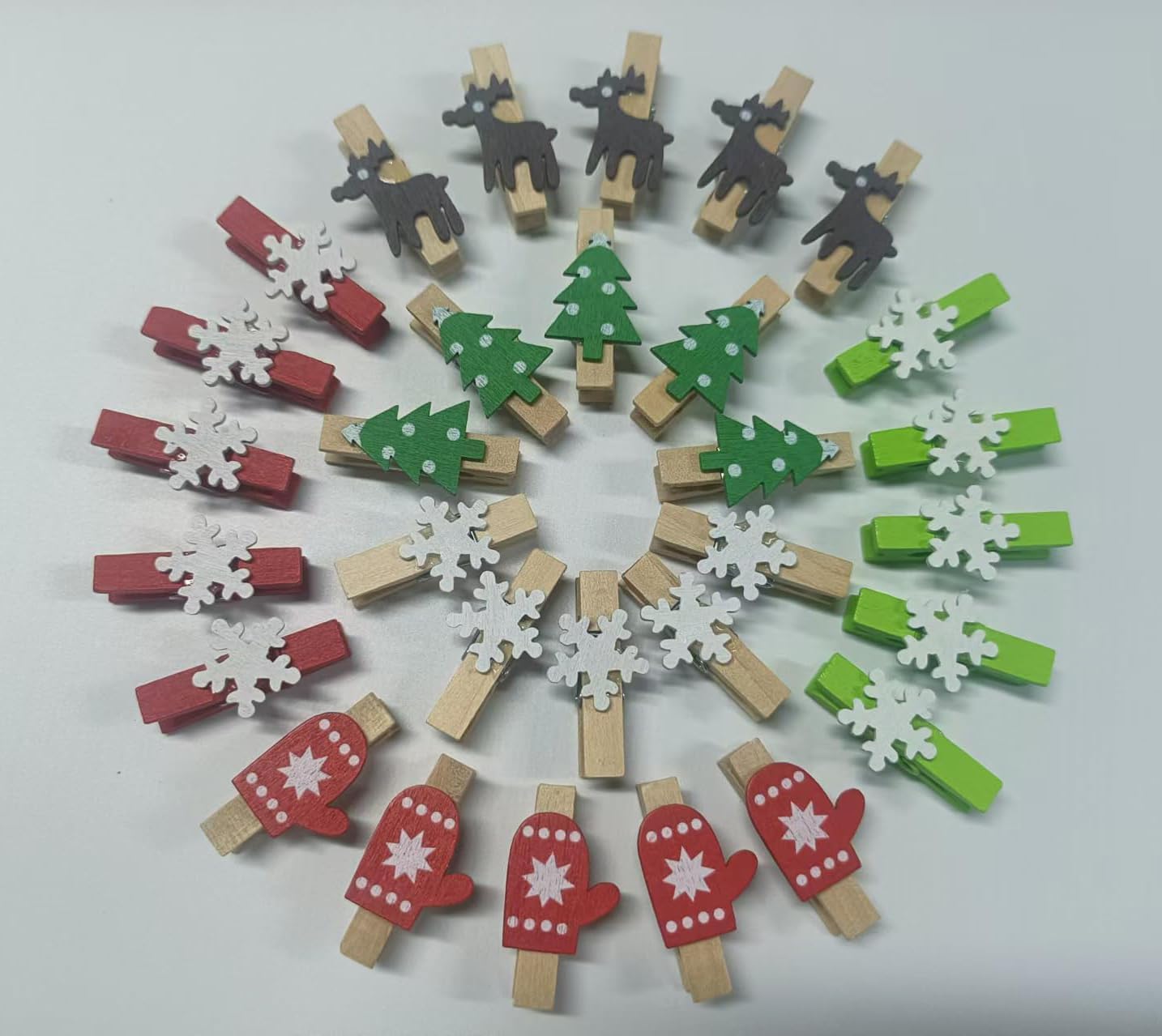 Mini Wooden Clothes Pins Christmas Tree Clips Photo Holder Snowflakes Colored Clothespin Red Gloves Hanging Picture Clamps Elk Crafts Display Wall Decorative