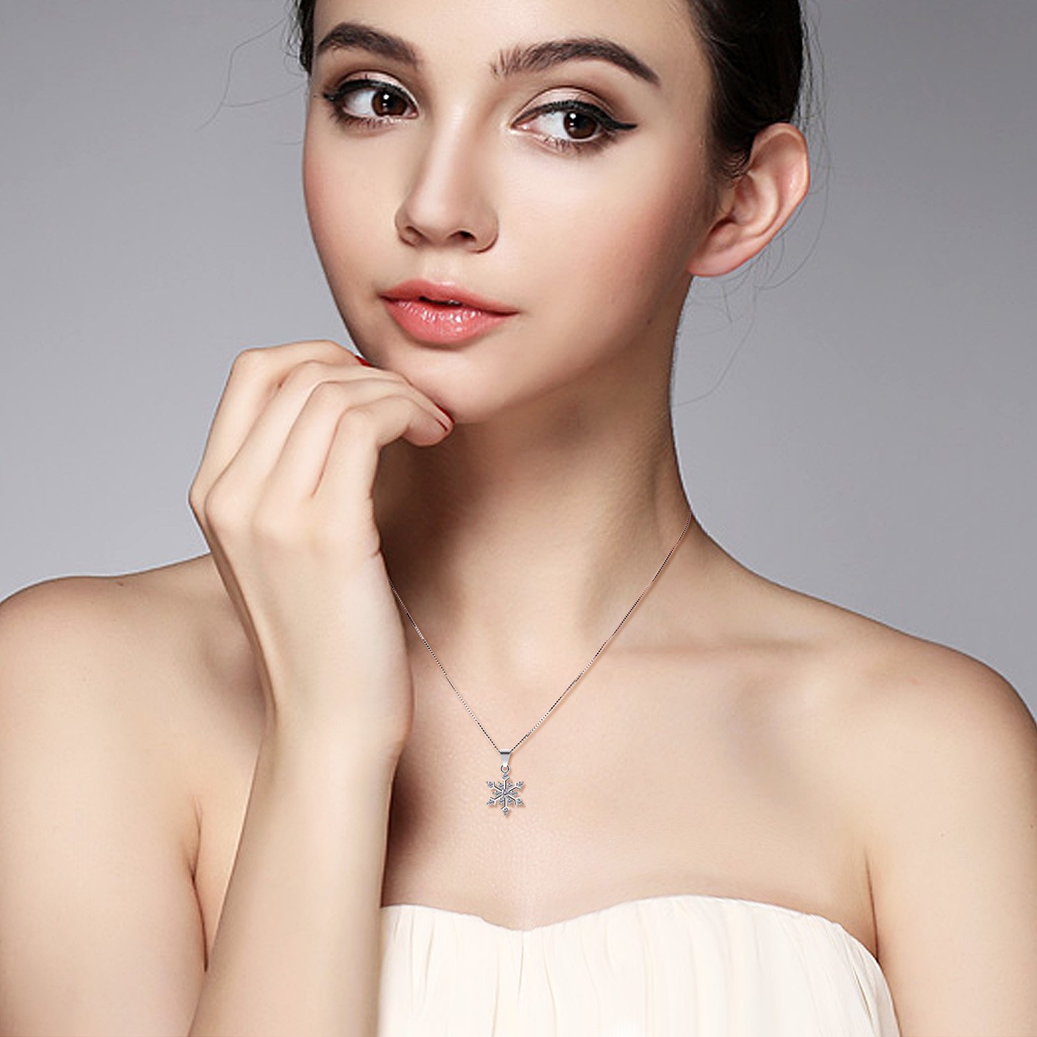 B.Catcher collana in argento con pendente in zircone a forma di fiocco di neve